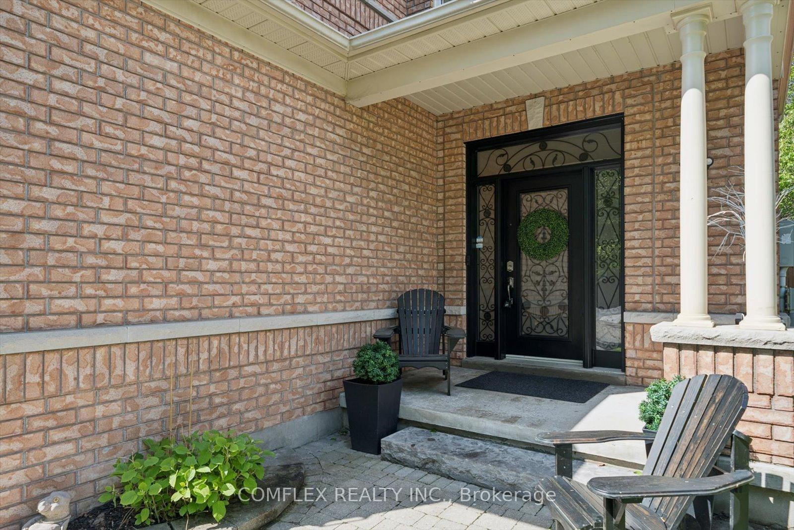 8 Inverary Court, Whitby — photo 3 of 5