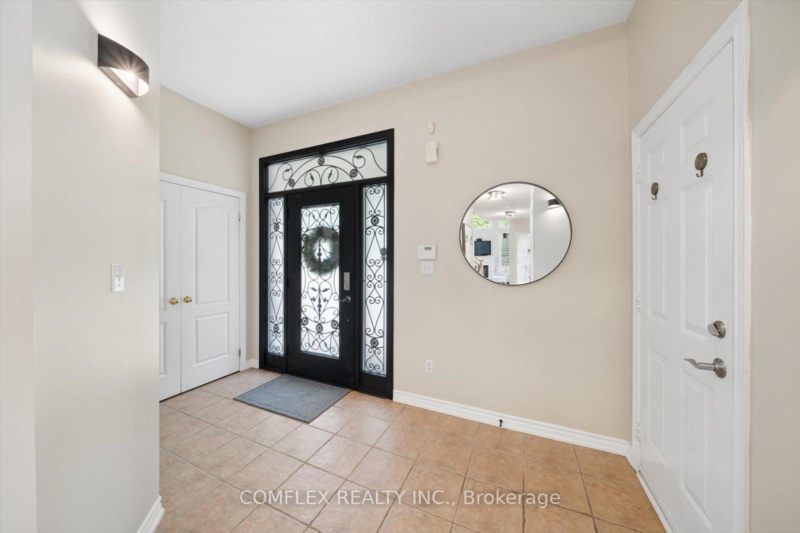 8 Inverary Court, Whitby — photo 4 of 5