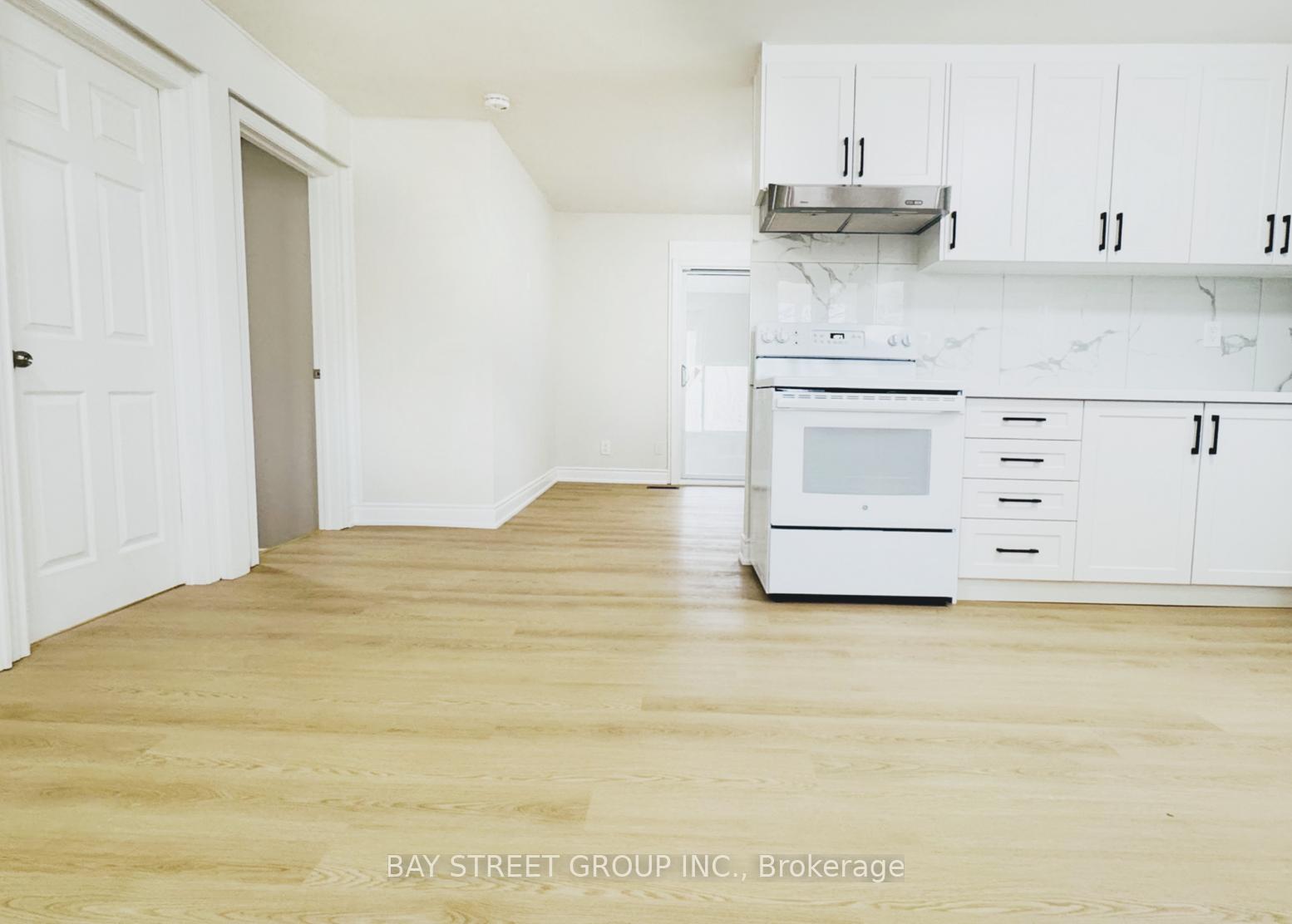 1990 Liverpool Road Main, Pickering — photo 3 of 5