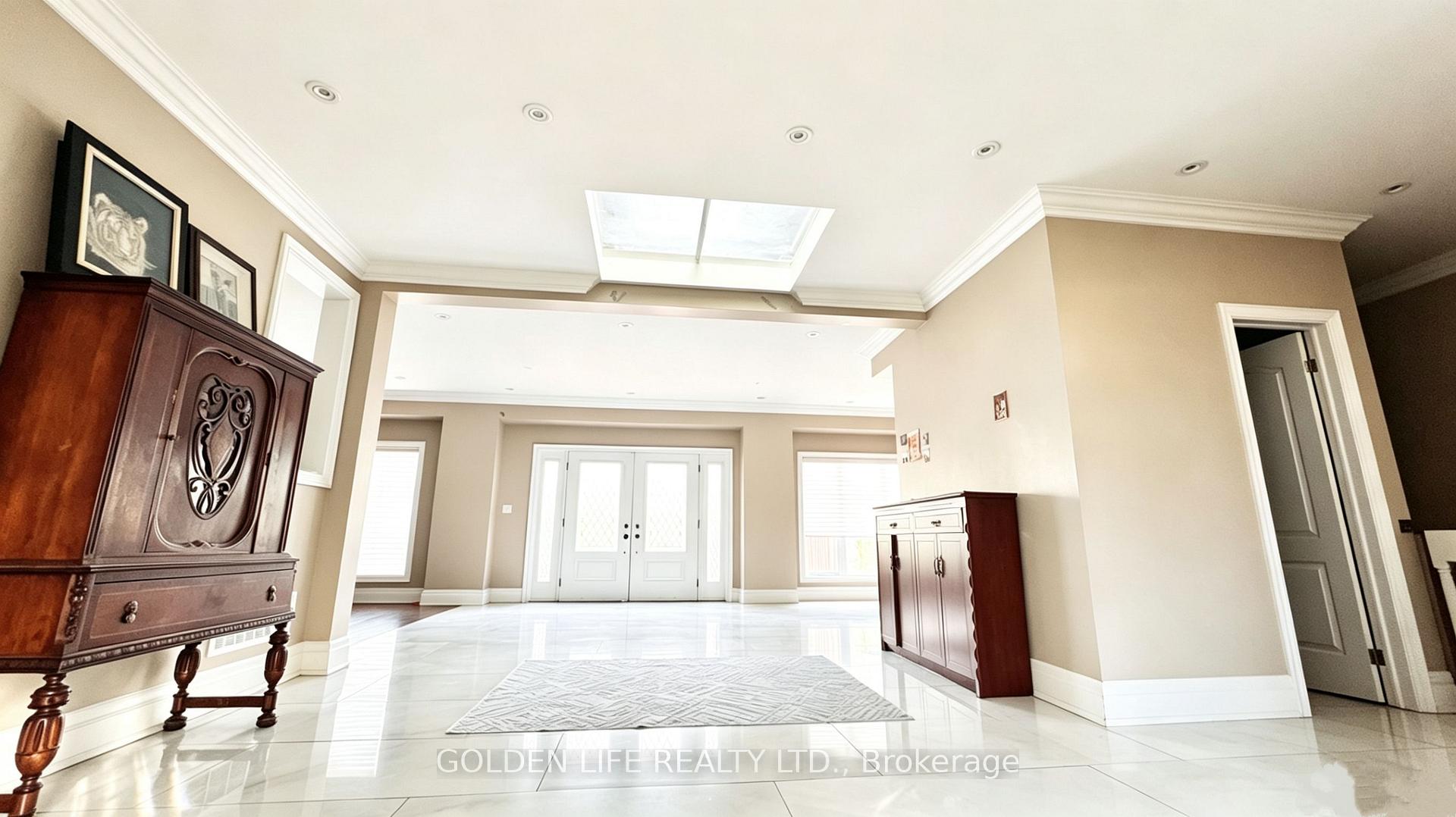 33 South Marine Drive, Toronto E08 — photo 2 of 5