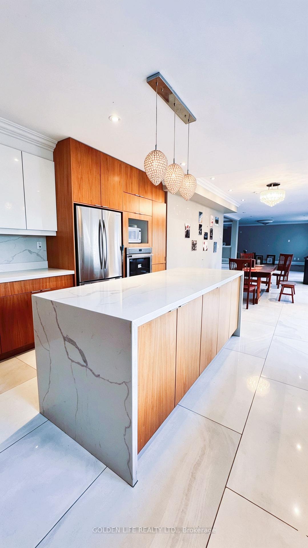 33 South Marine Drive, Toronto E08 — photo 4 of 5