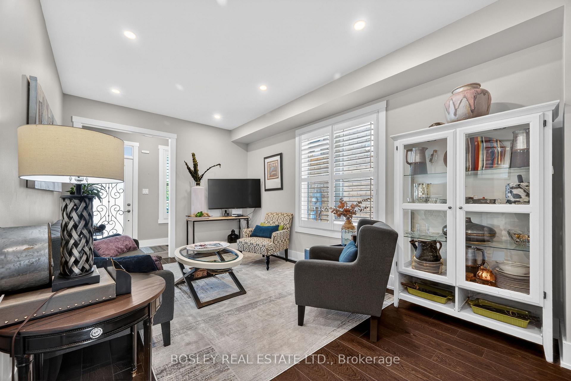 2 Bettina Place, Whitby — photo 4 of 5