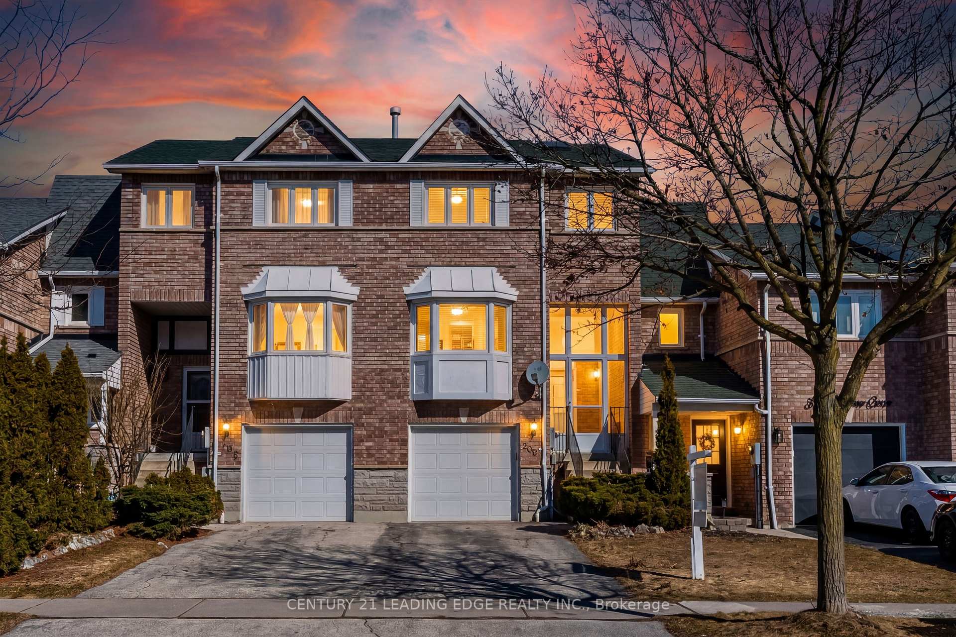 308 SPARROW Circle, Pickering — photo 4 of 5
