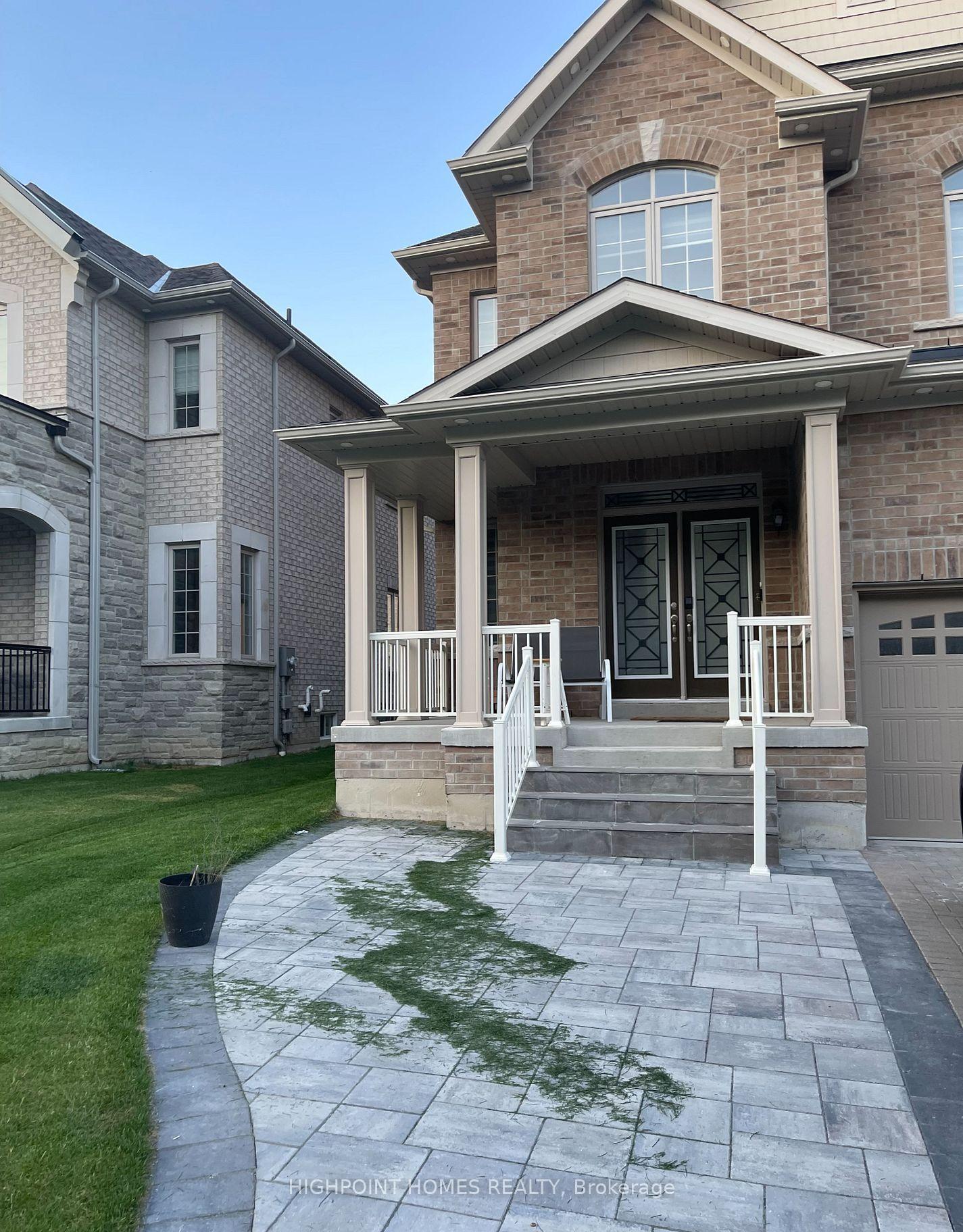 28 Northern Breeze Crescent, Whitby — photo 2 of 5