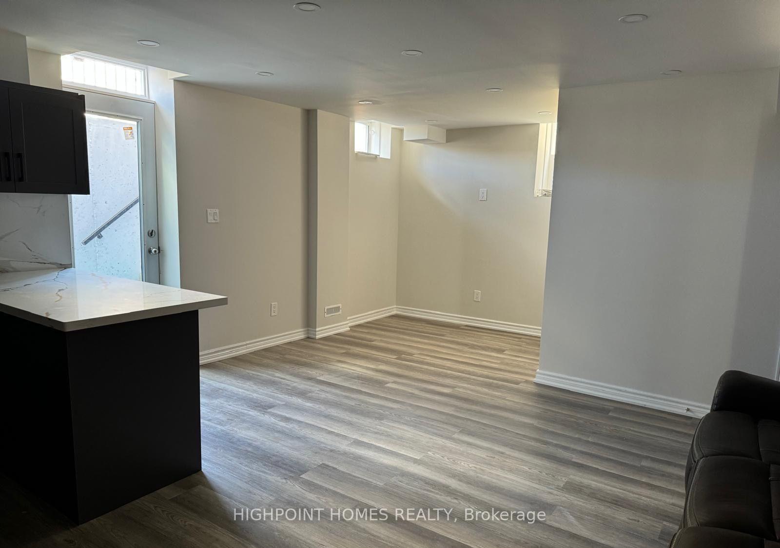 28 Northern Breeze Crescent, Whitby — photo 4 of 5