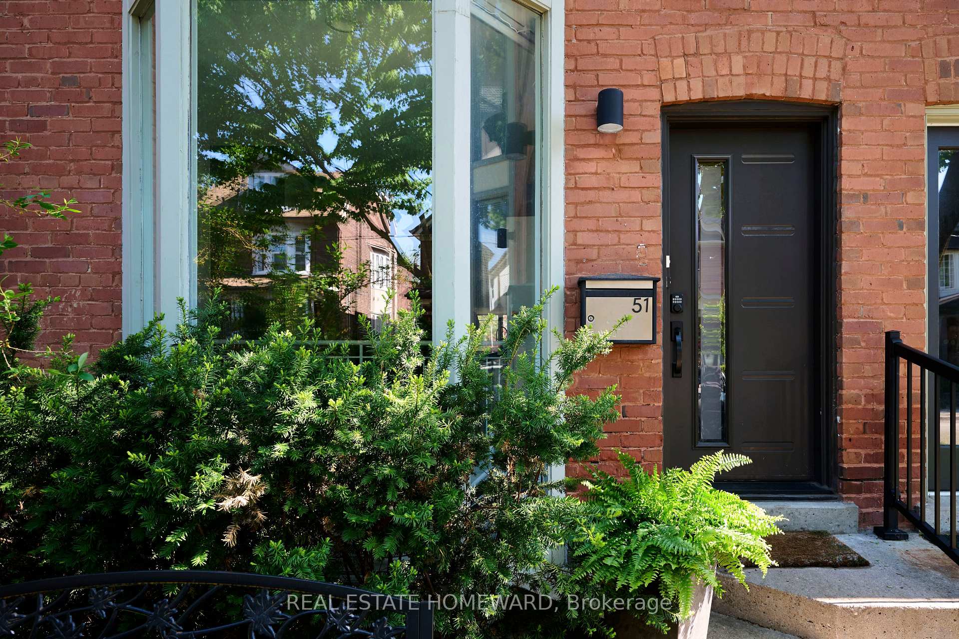 51 Harcourt Avenue, Toronto E01 — photo 2 of 5