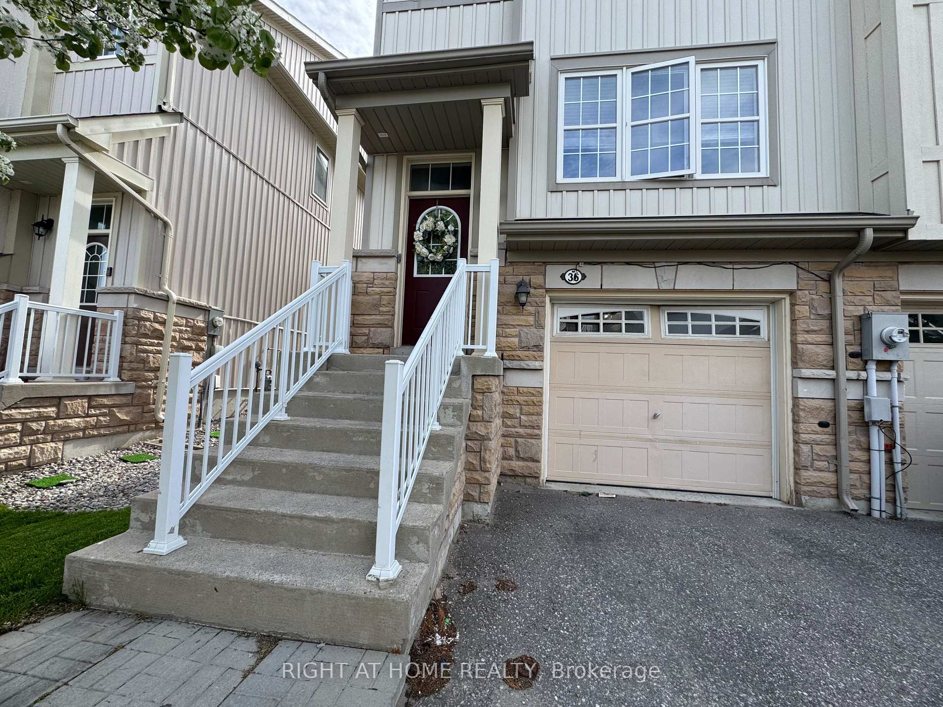 36 Farmstead Dr Drive, Clarington, ON L1C 0K9 — Clarington, Ontario