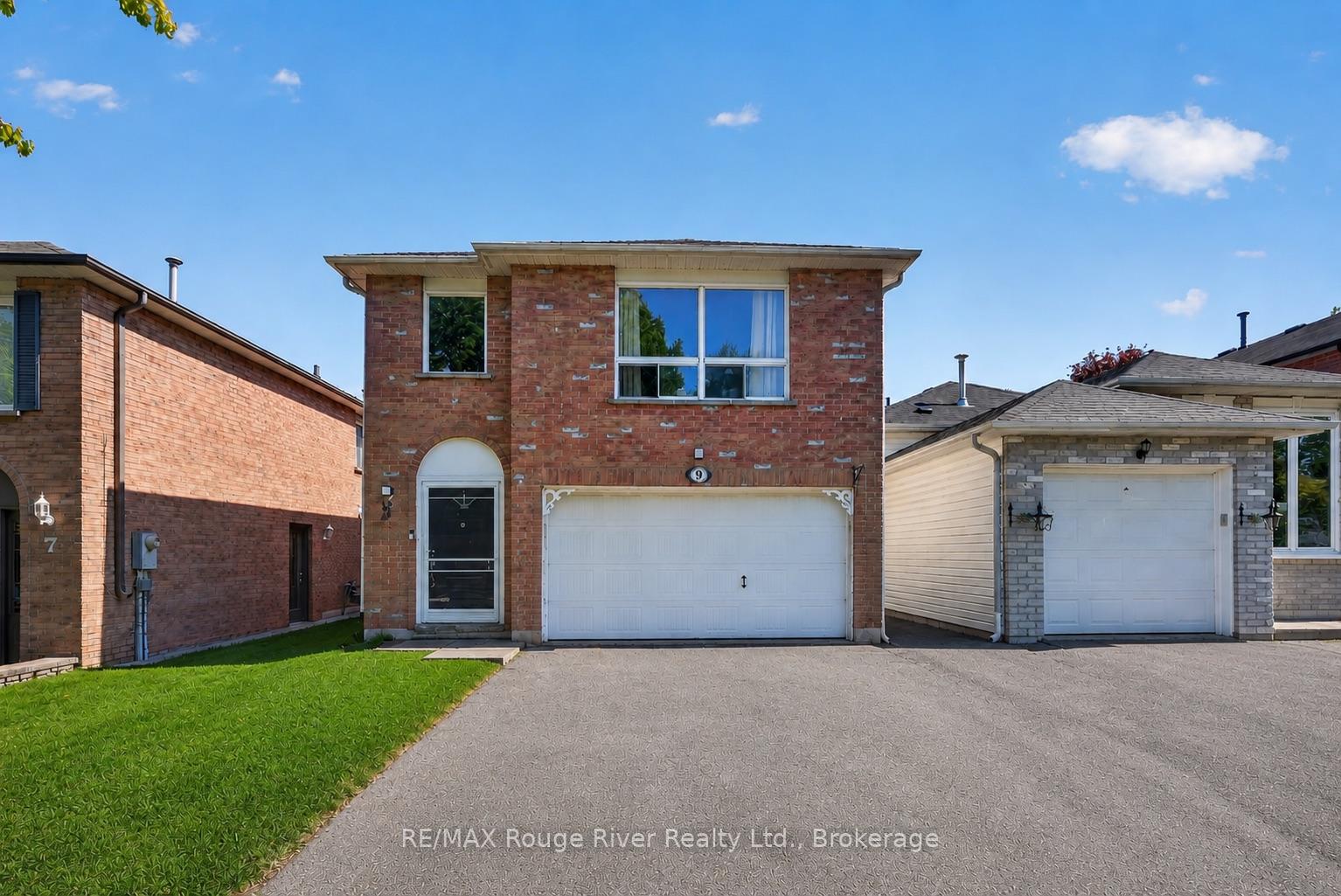 9 Farncomb Crescent, Clarington, ON L1C 4L5 — Clarington, Ontario