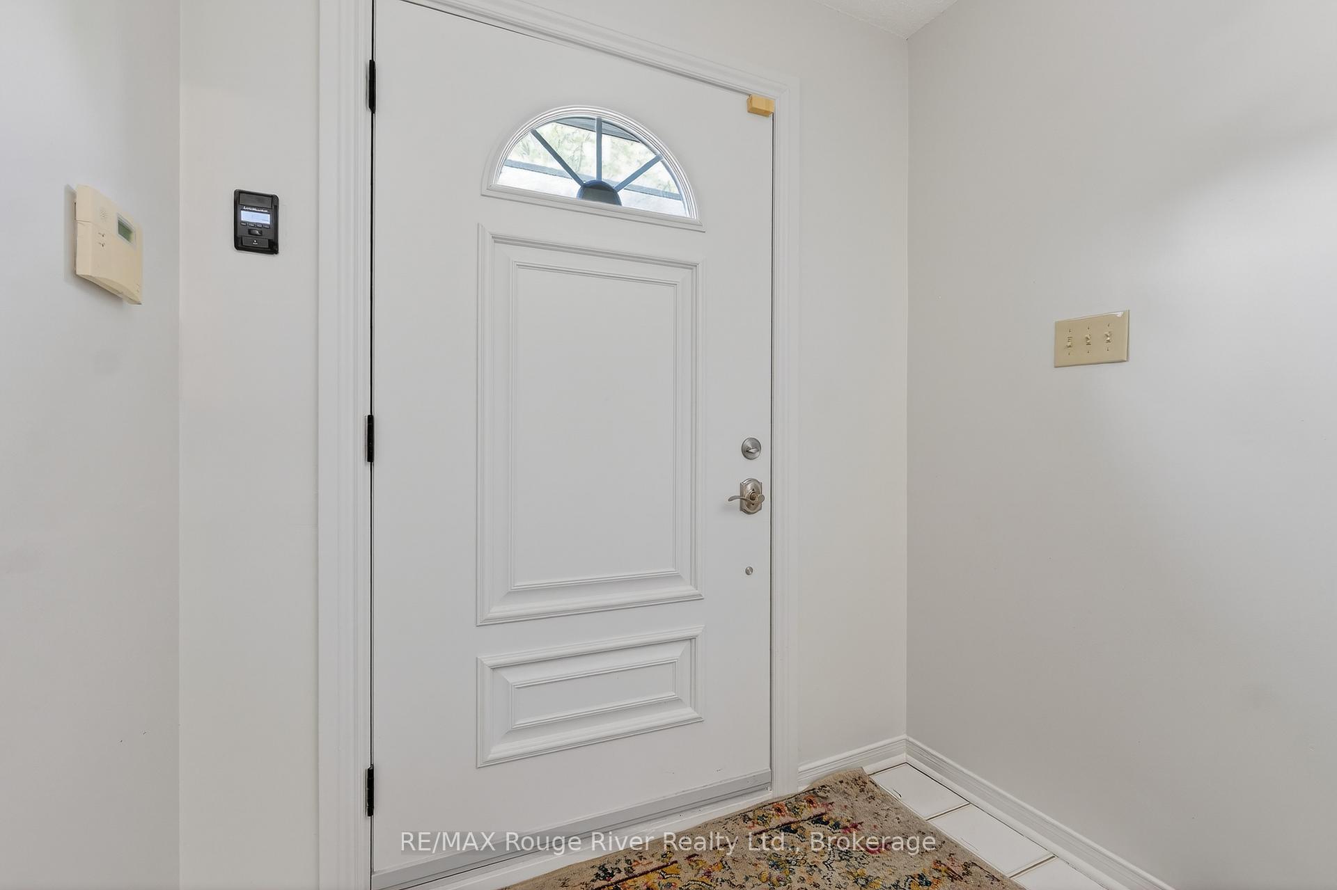 9 Farncomb Crescent, Clarington — photo 2 of 5