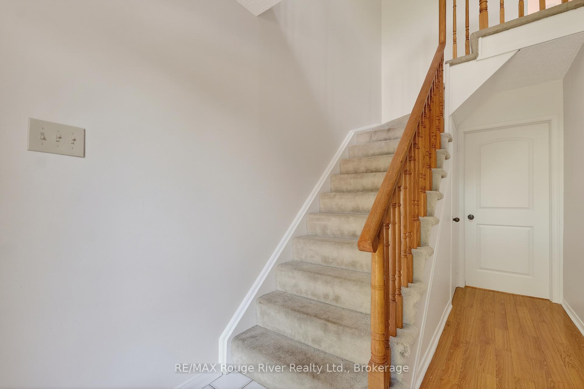 9 Farncomb Crescent, Clarington — photo 3 of 5
