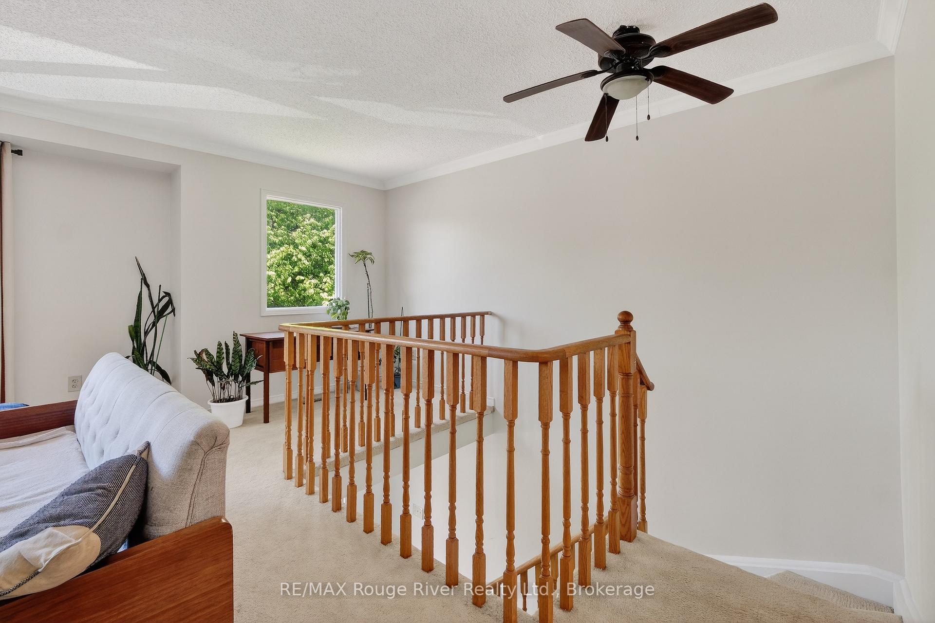 9 Farncomb Crescent, Clarington — photo 4 of 5
