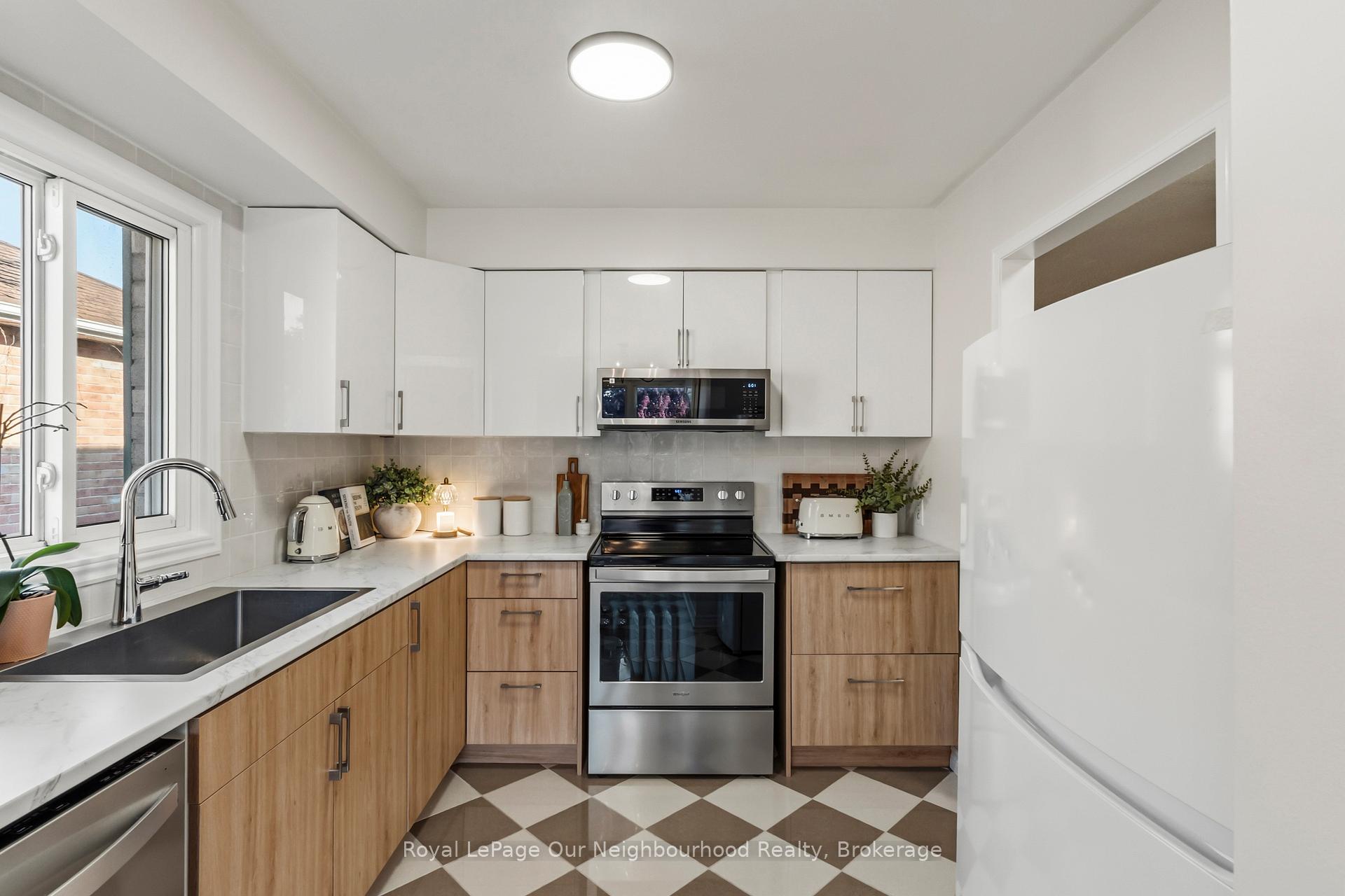 42 Glanville Crescent, Clarington — photo 4 of 5