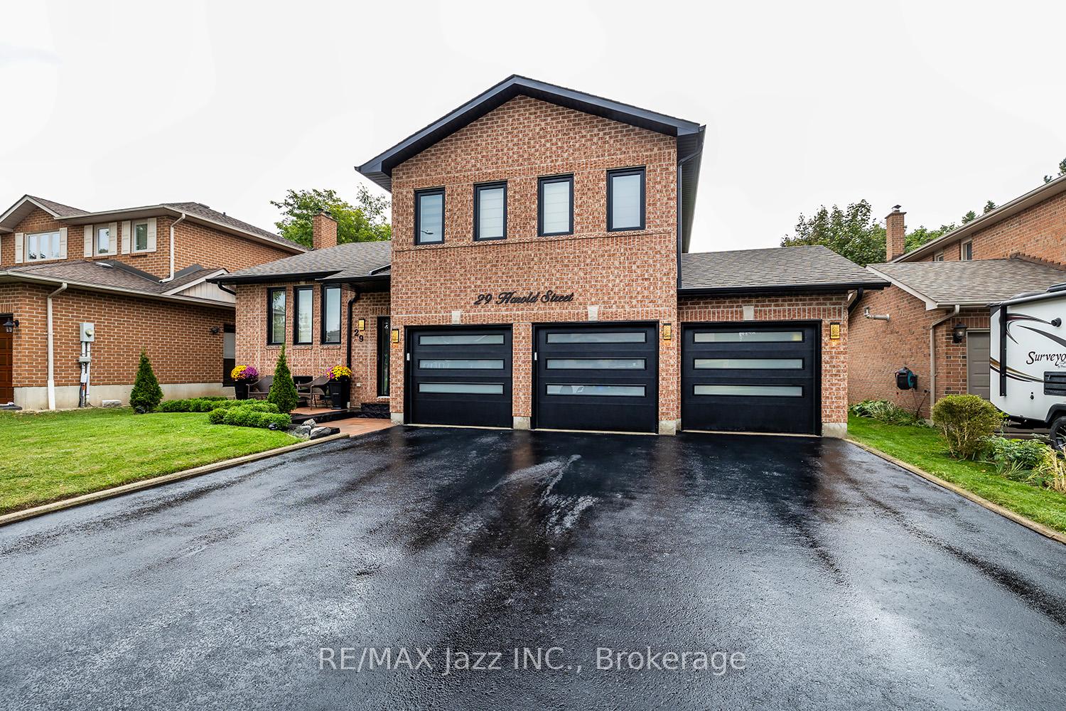 29 Harold Street, Whitby, ON L1N 8Z7 — Whitby, Ontario