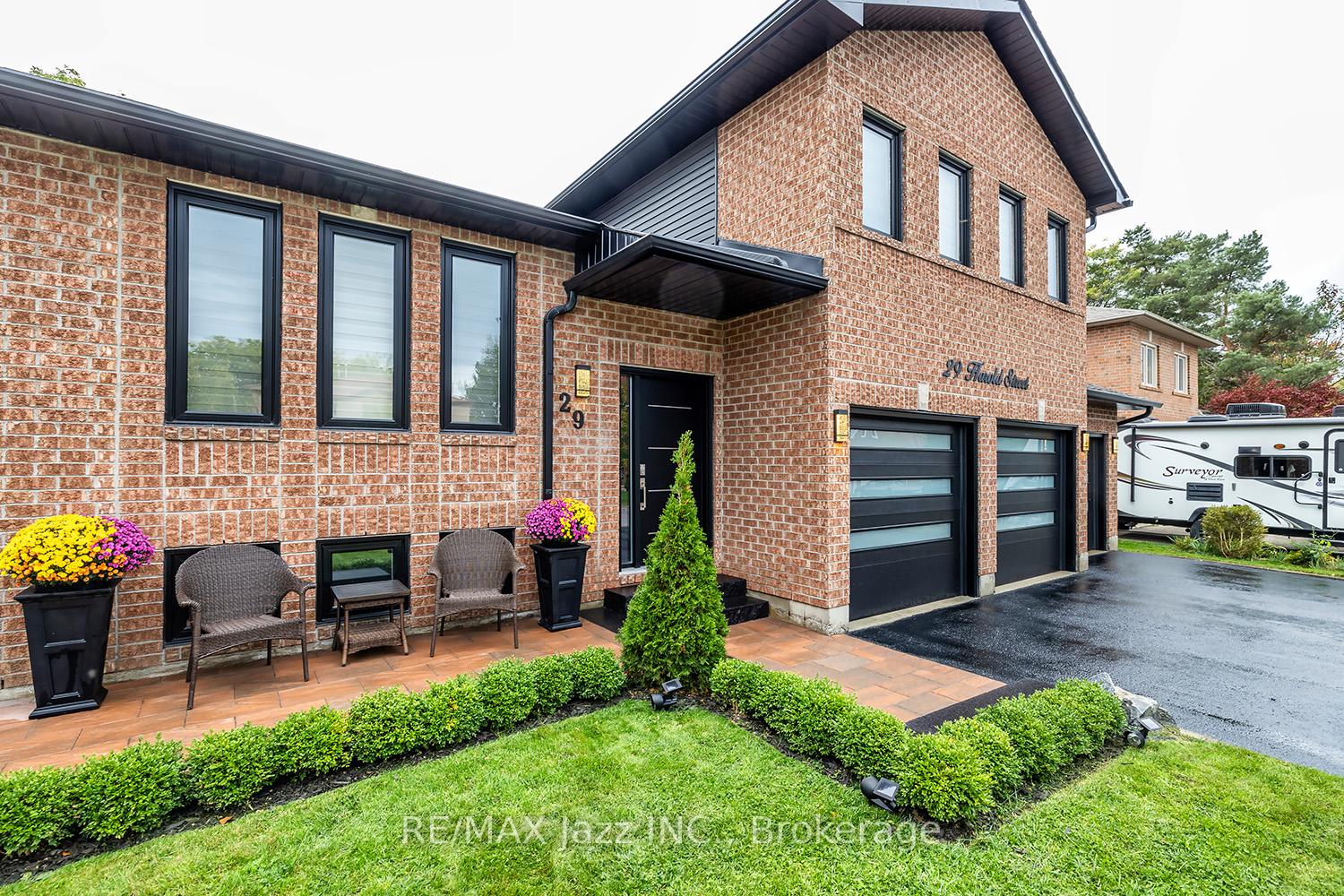 29 Harold Street, Whitby — photo 3 of 5