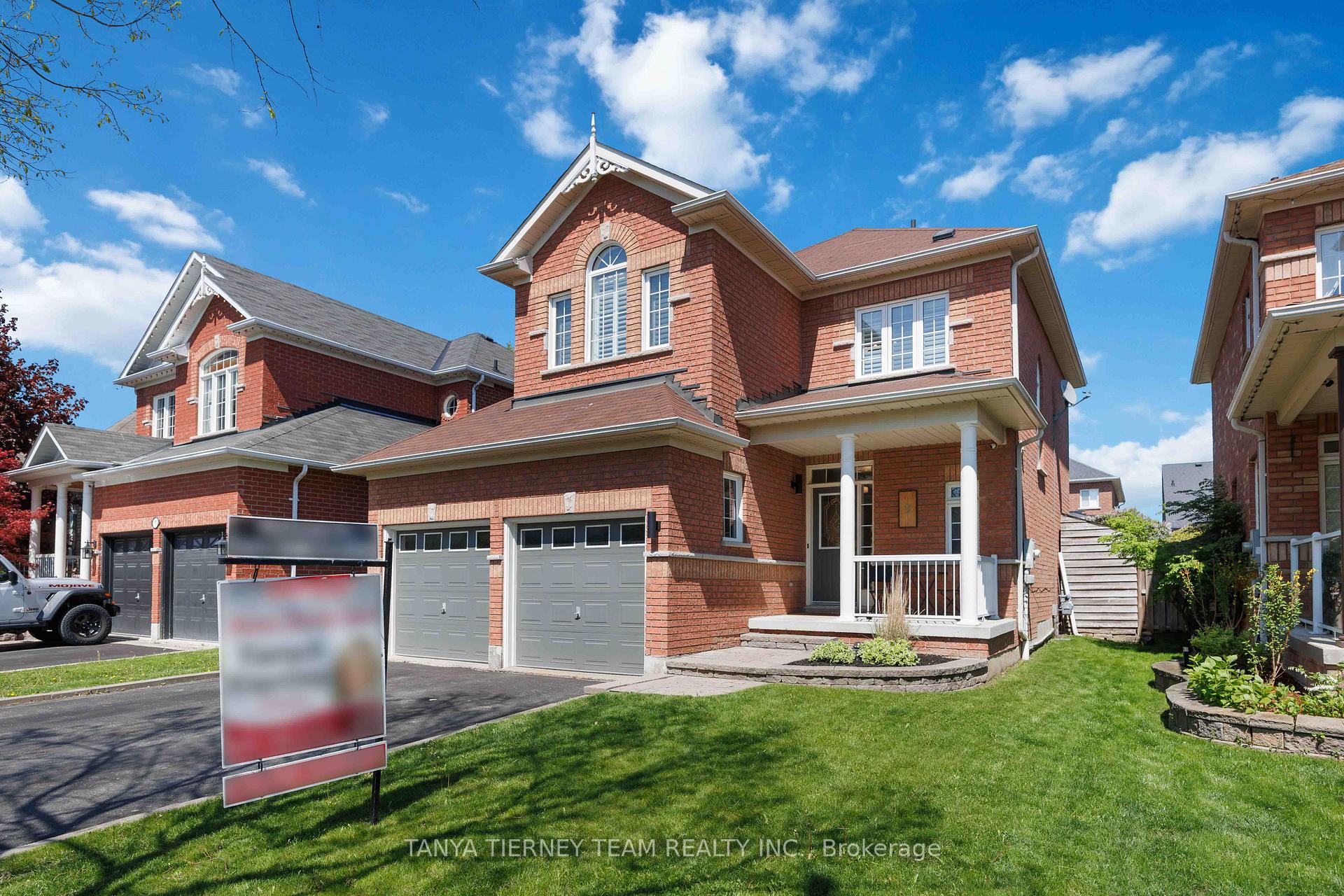 9 Penhurst Drive, Whitby — photo 2 of 5