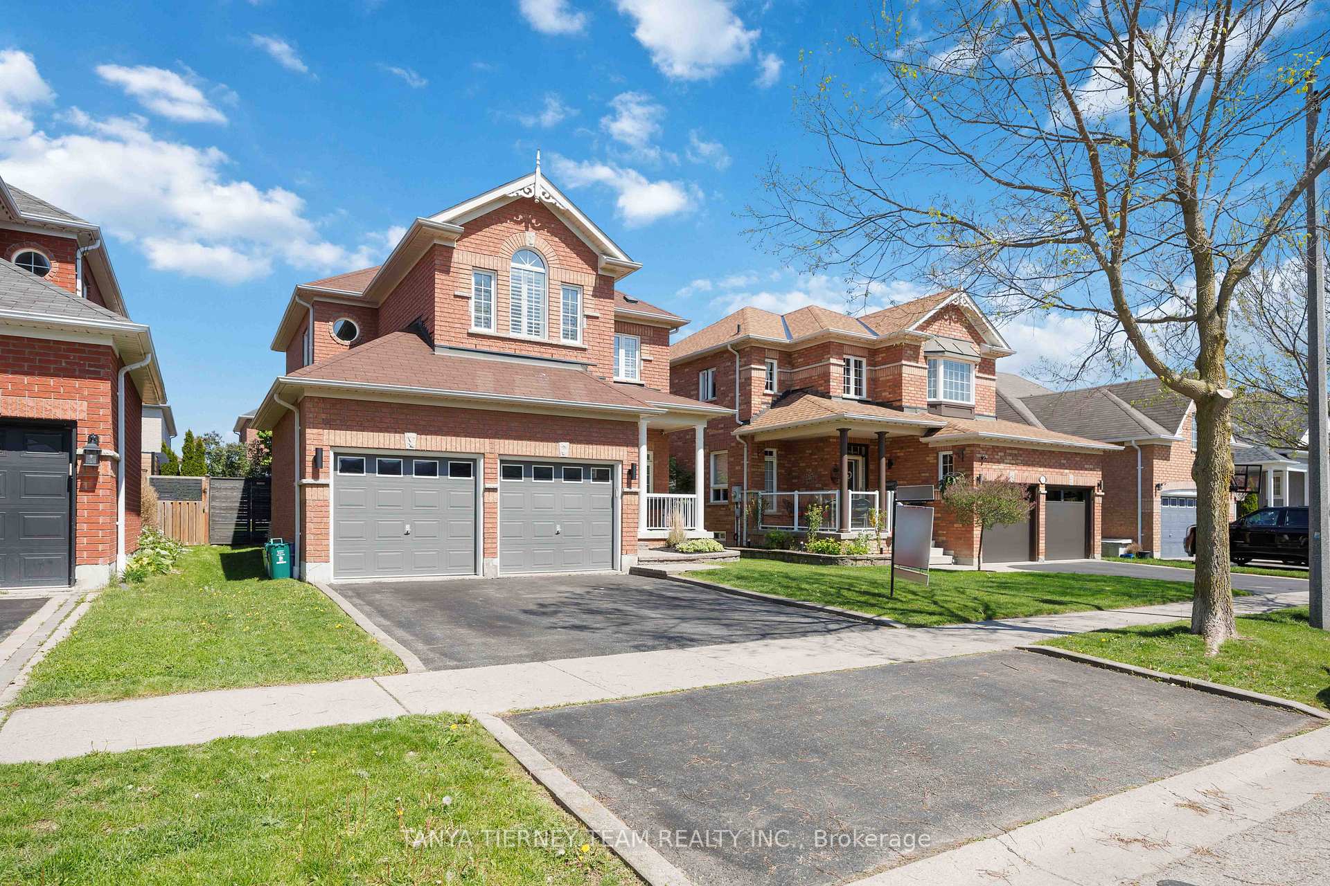 9 Penhurst Drive, Whitby — photo 3 of 5