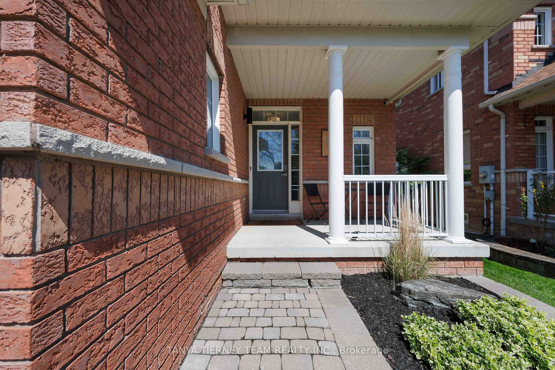 9 Penhurst Drive, Whitby — photo 4 of 5