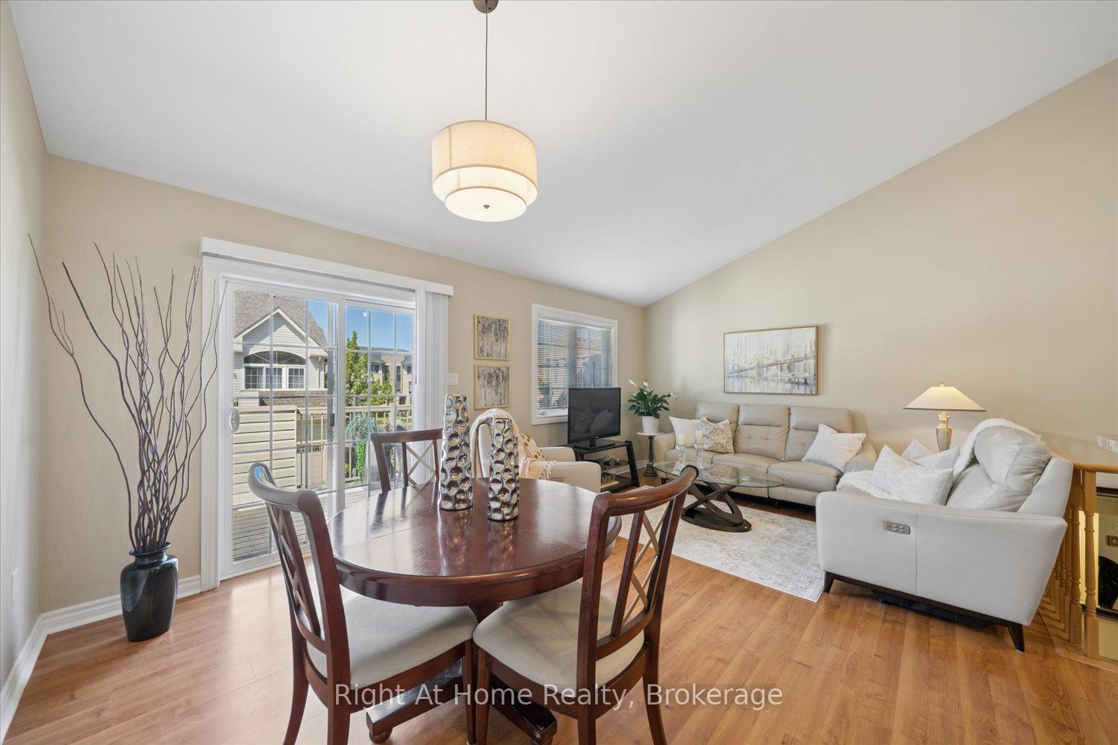 17 Wicker Park Way, Whitby — photo 4 of 5