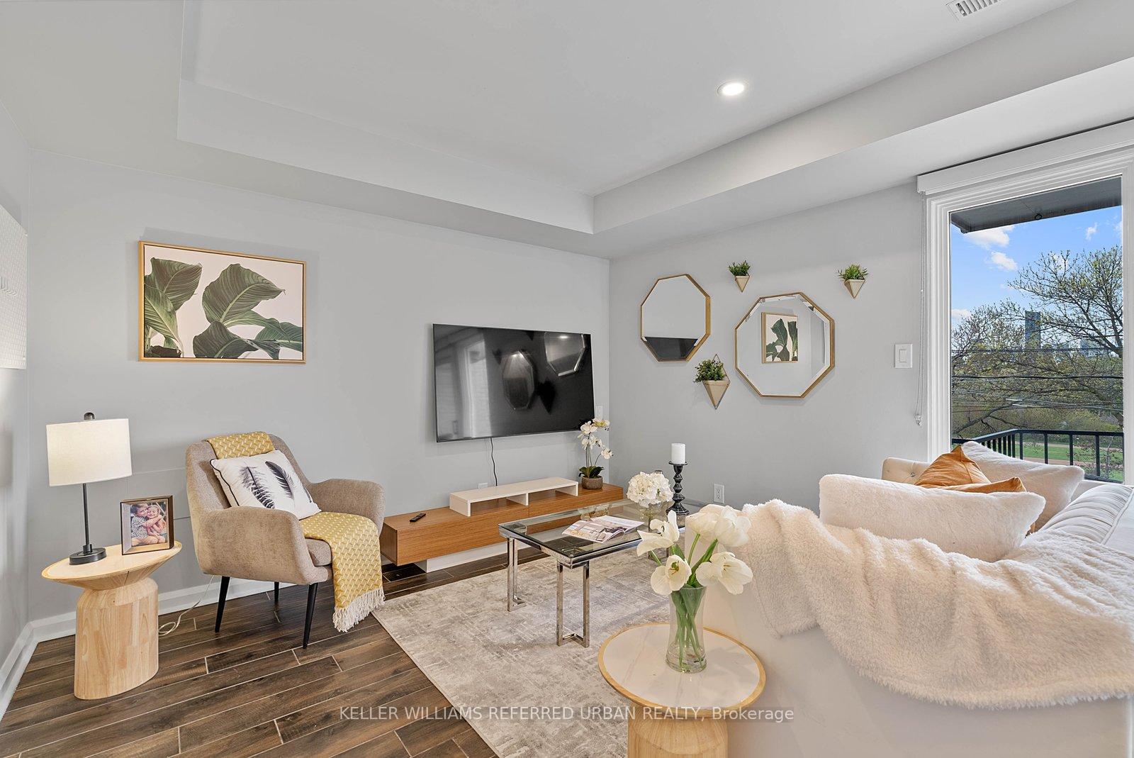 2 Withrow Avenue 4, Toronto E01 — photo 2 of 5