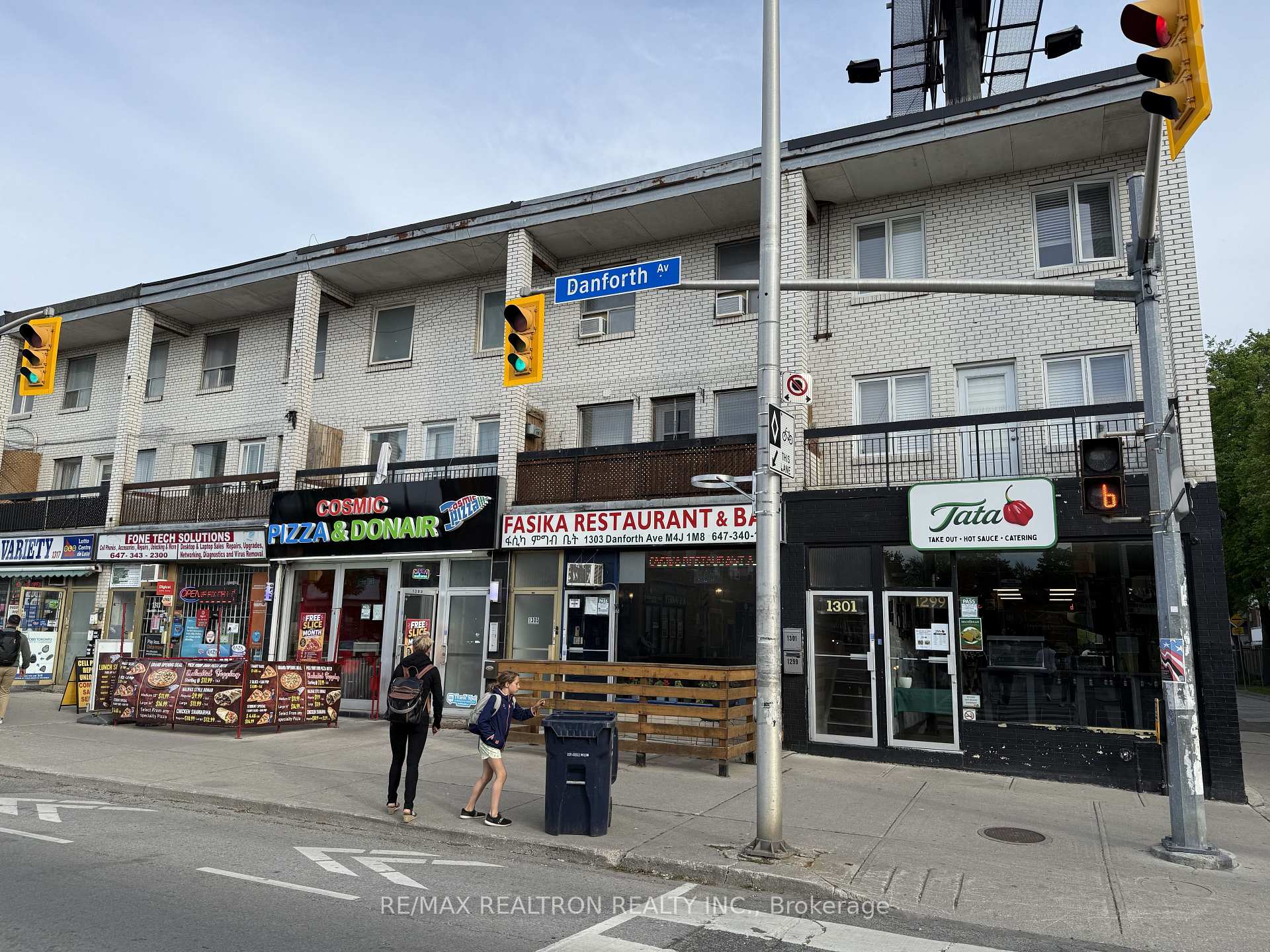 1299 Danforth Avenue, Toronto E01 — photo 3 of 5