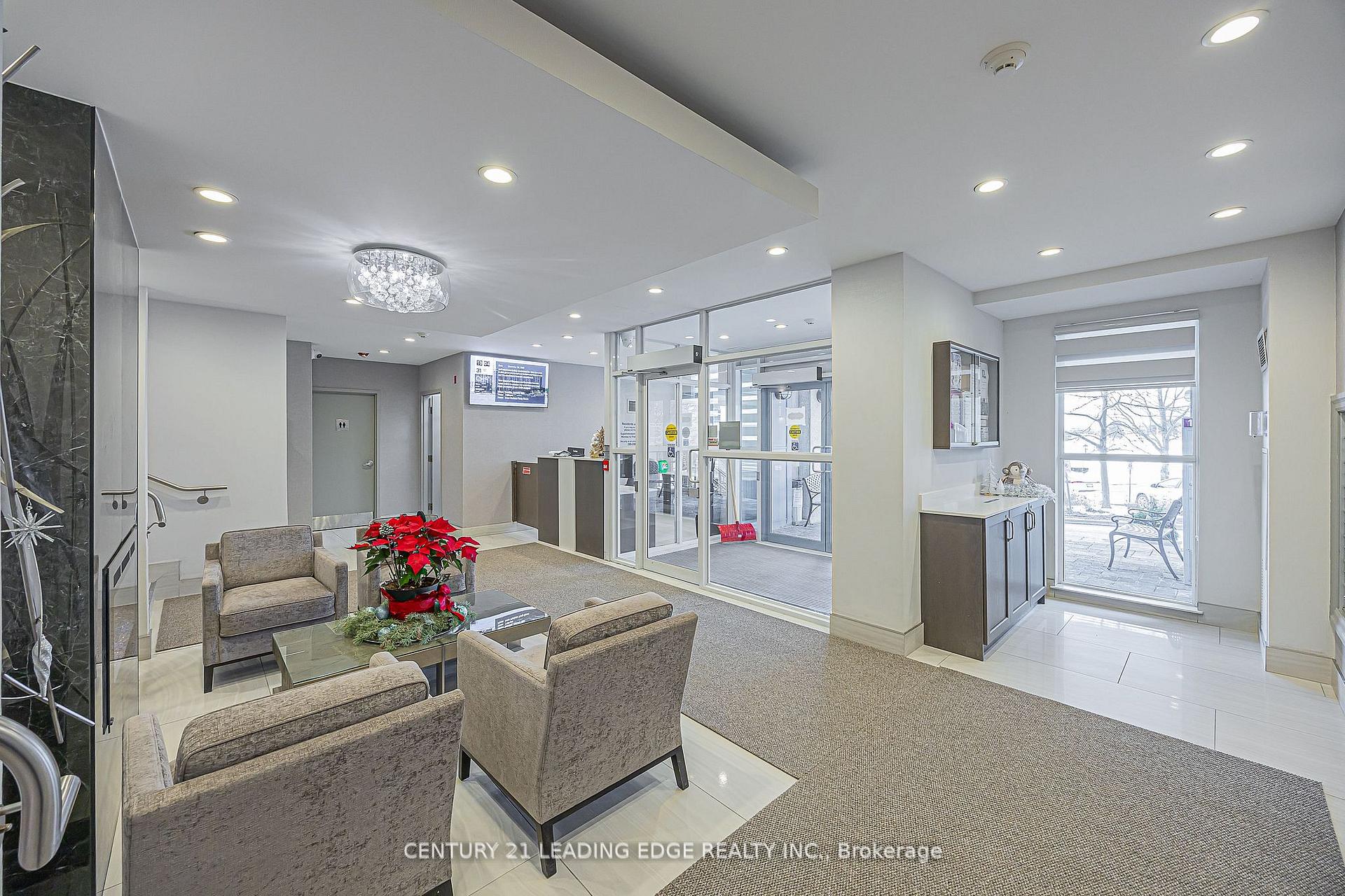 340 Watson Street W 318, Whitby — photo 3 of 5