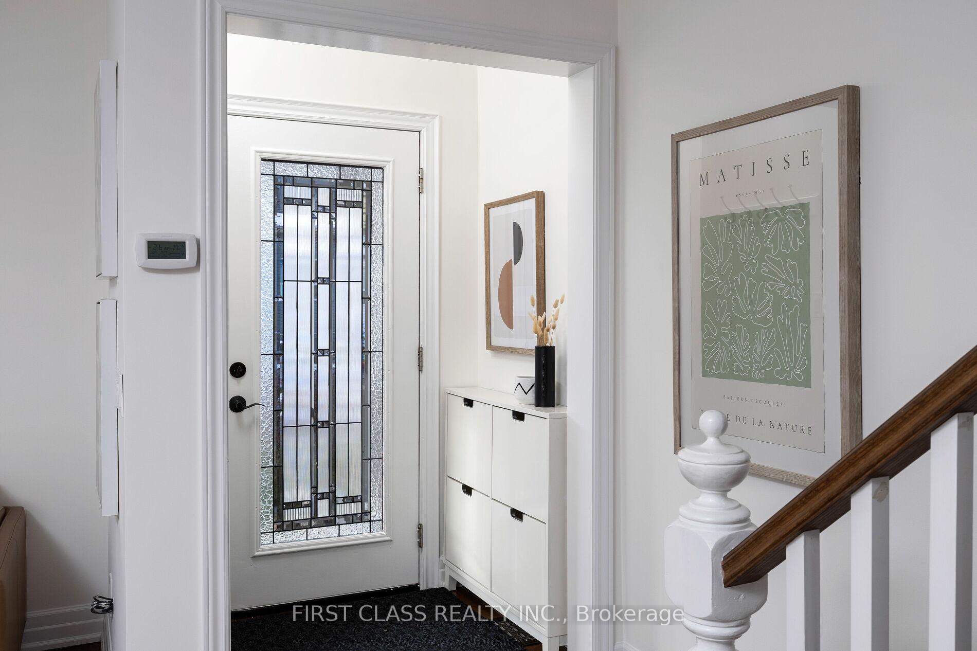 121 Galt Avenue, Toronto E01 — photo 3 of 5