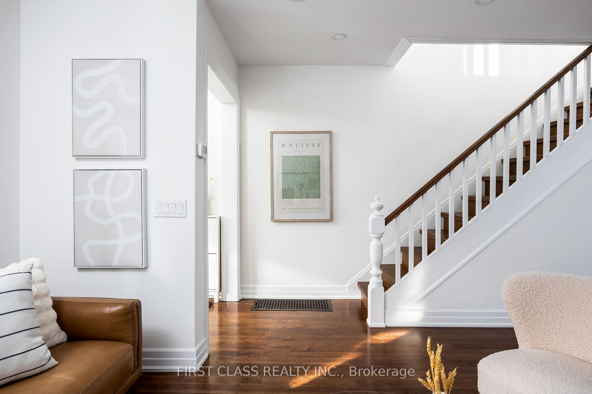 121 Galt Avenue, Toronto E01 — photo 4 of 5
