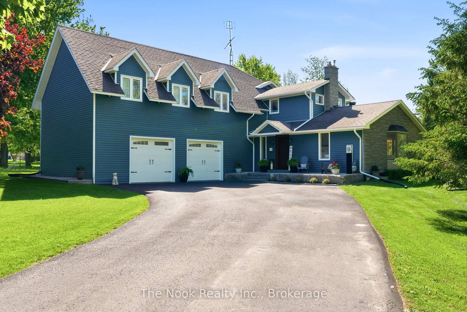 15 Hillside Drive, Clarington — photo 2 of 5