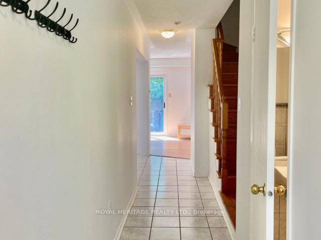 436 Sparrow Circle, Pickering — photo 2 of 5