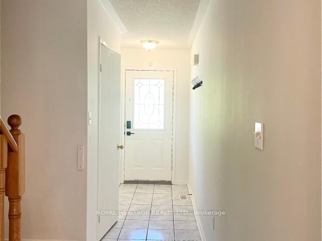 436 Sparrow Circle, Pickering — photo 3 of 5