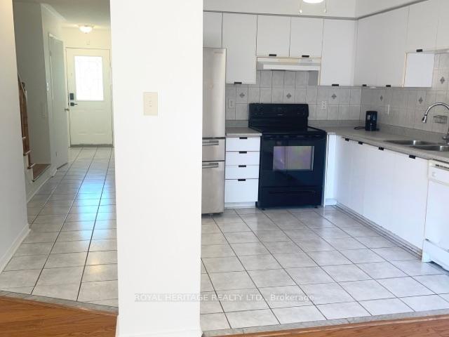 436 Sparrow Circle, Pickering — photo 4 of 5