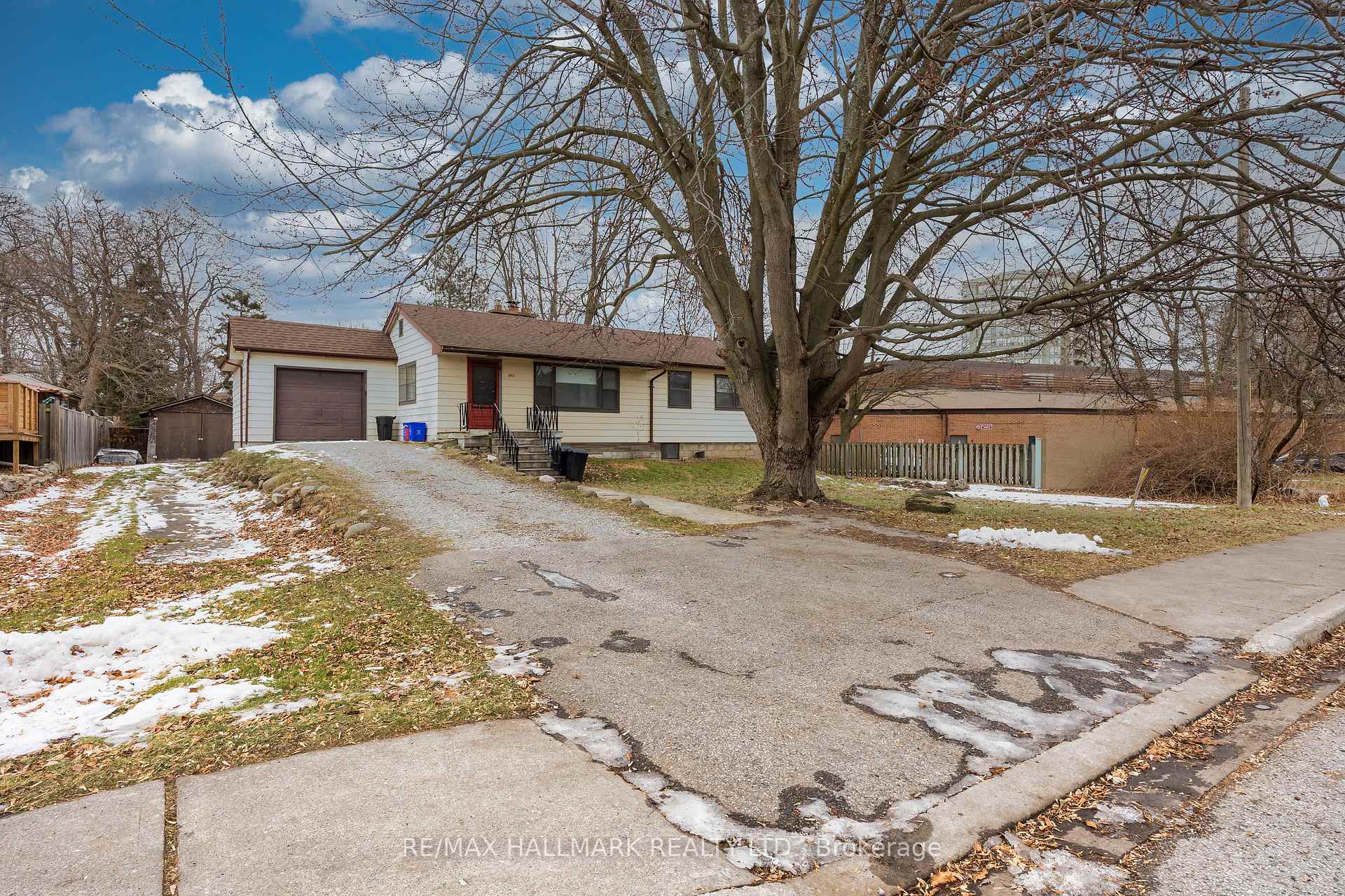 1911 Glenview Road, Pickering — photo 2 of 5