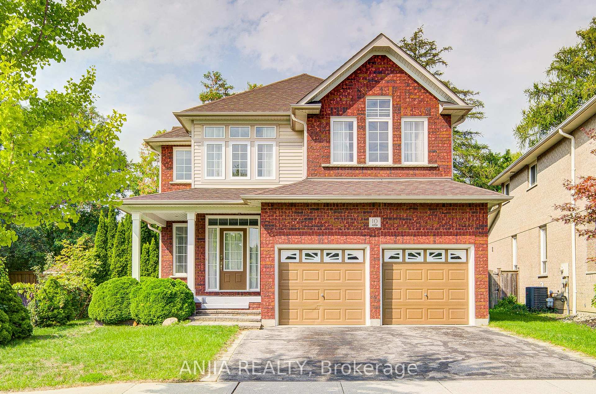 10 Thistledown Crescent, Whitby, ON L1R 3P2 — Whitby, Ontario