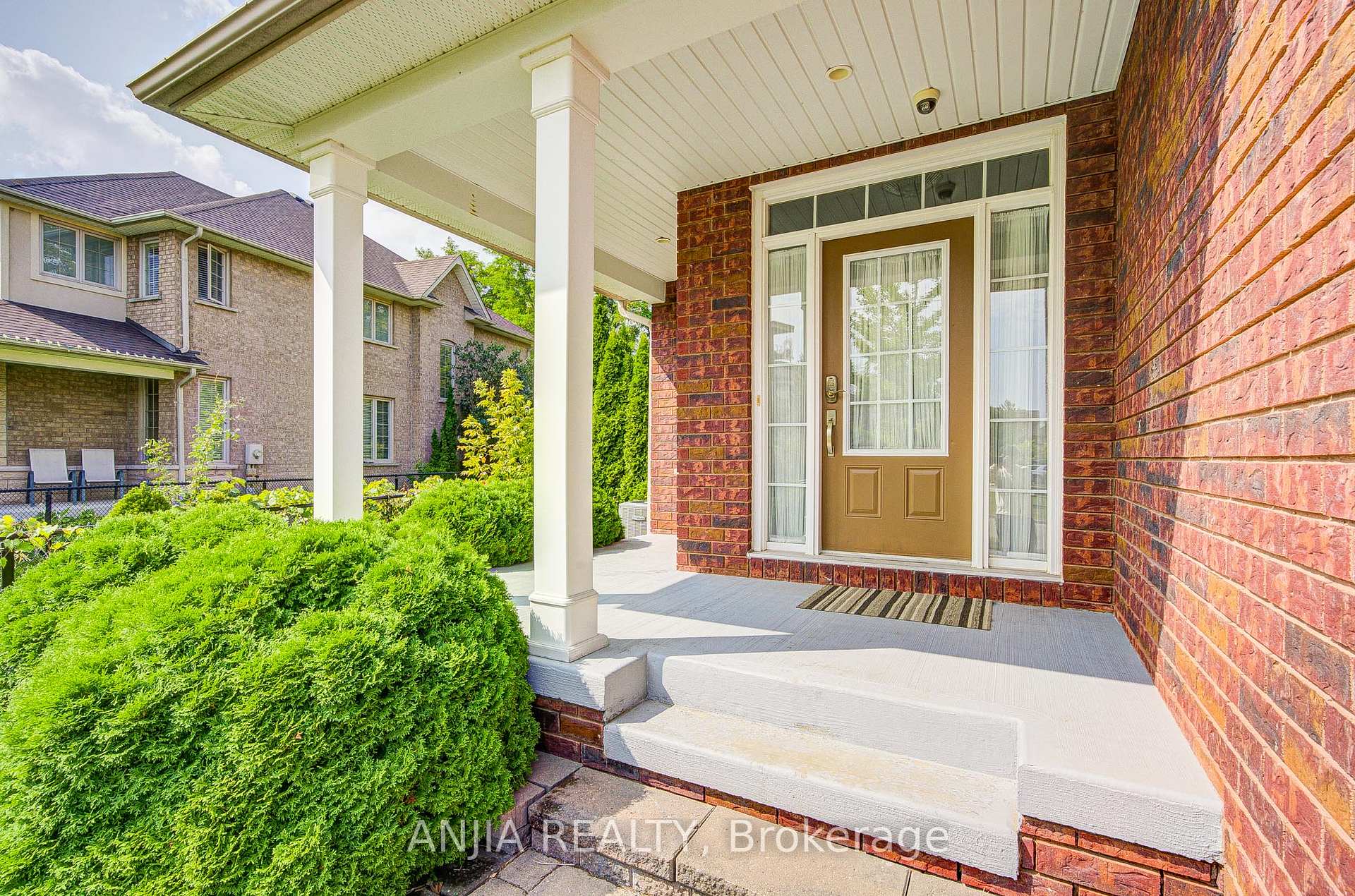 10 Thistledown Crescent, Whitby — photo 2 of 5
