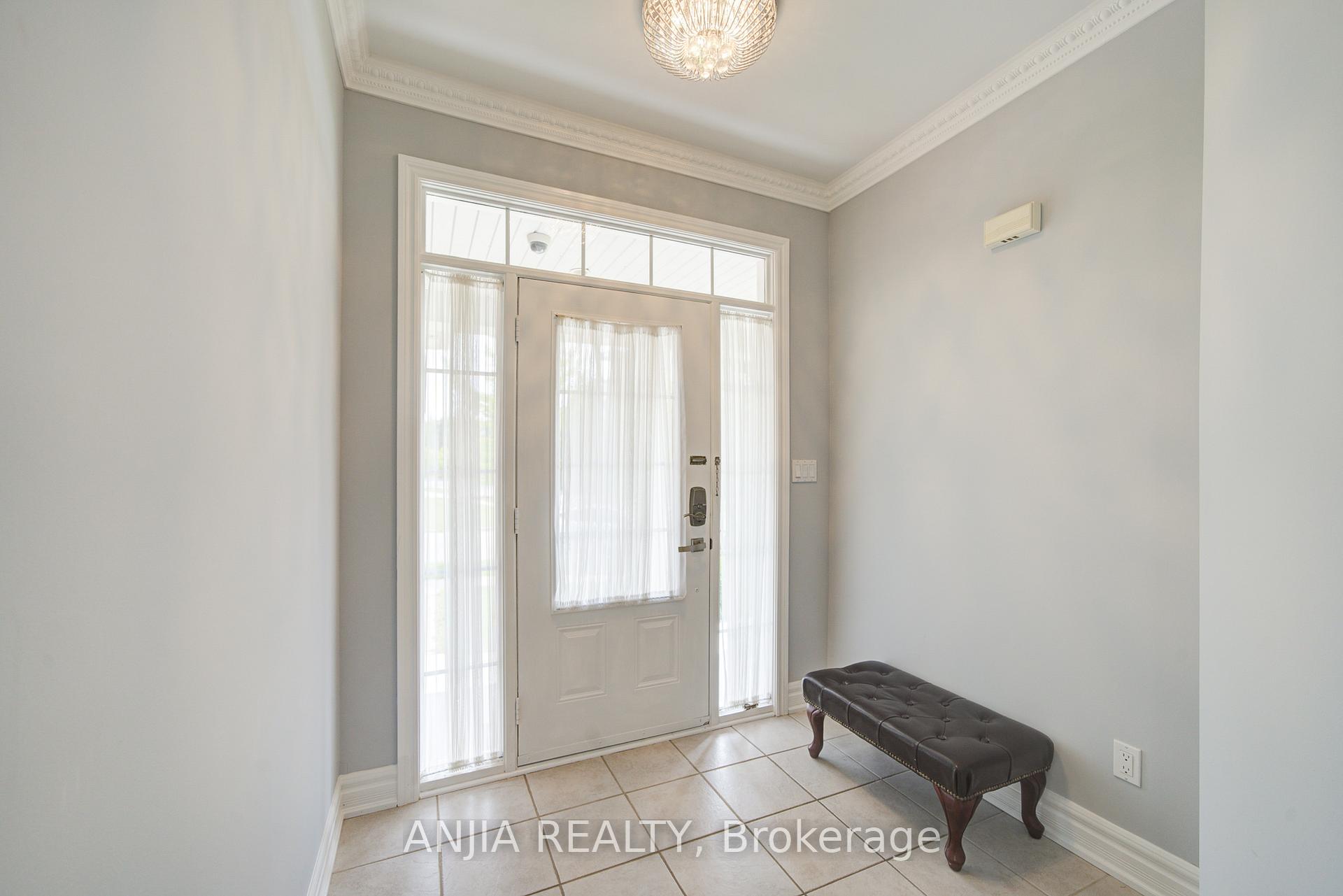 10 Thistledown Crescent, Whitby — photo 3 of 5