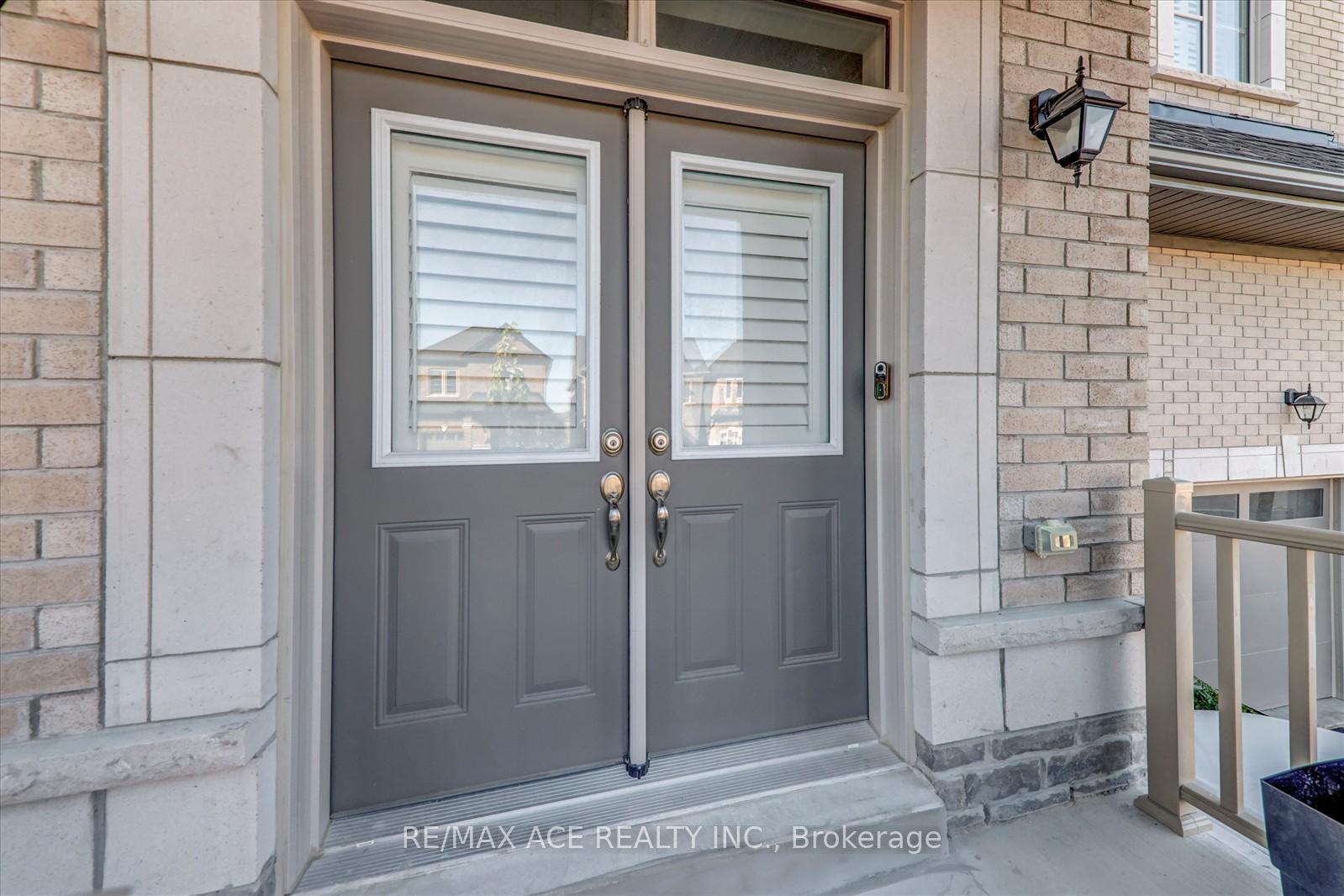 1152 Skyridge Boulevard, Pickering — photo 4 of 5
