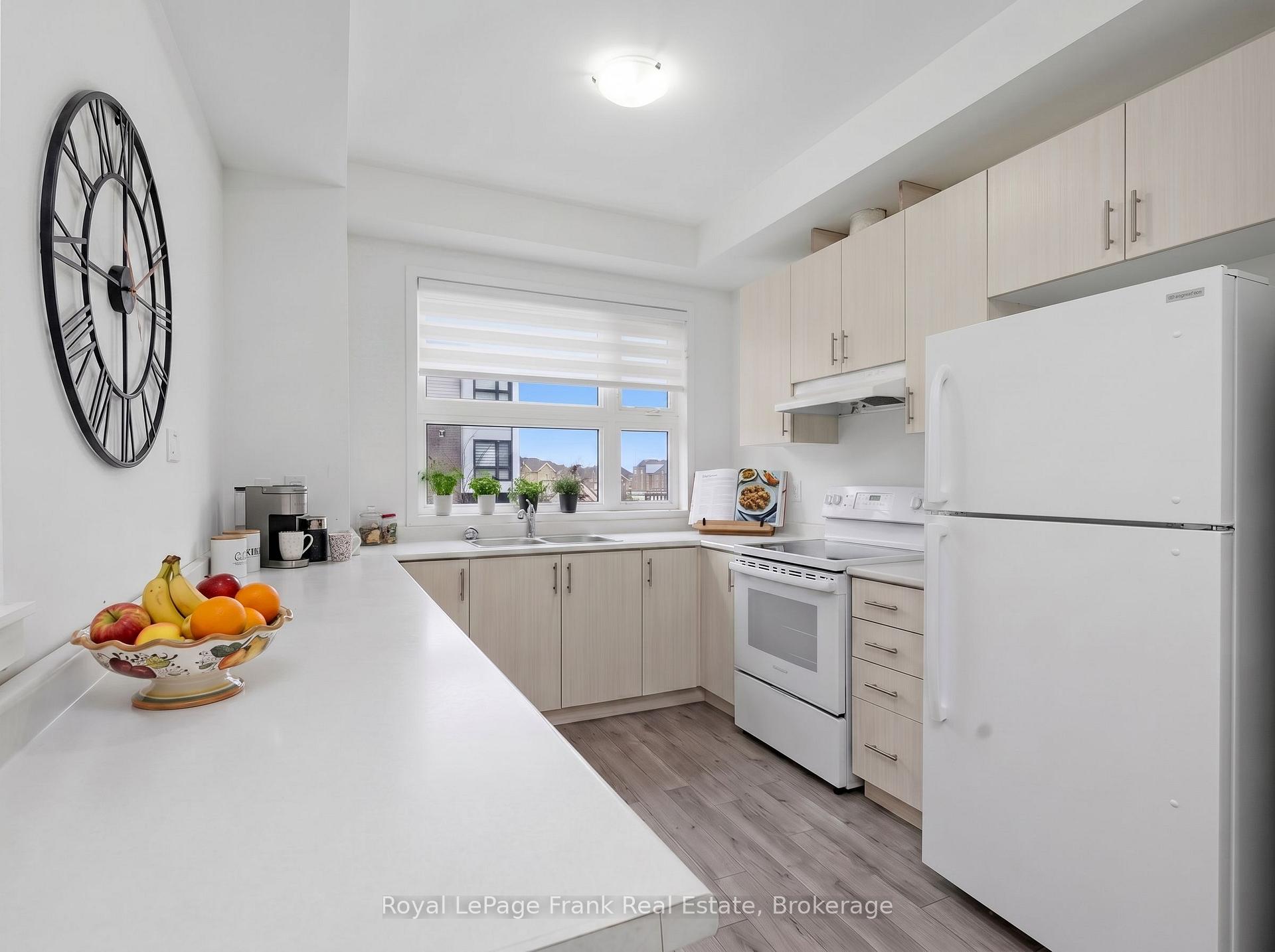 36 Bateson Street, Ajax — photo 2 of 5