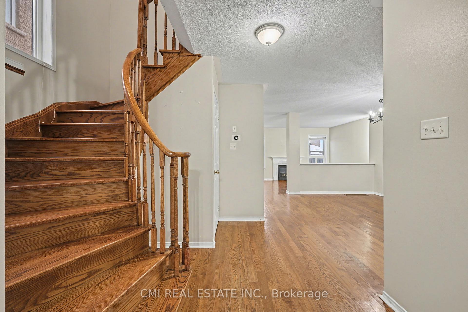 57 Oceanpearl Crescent, Whitby — photo 3 of 5