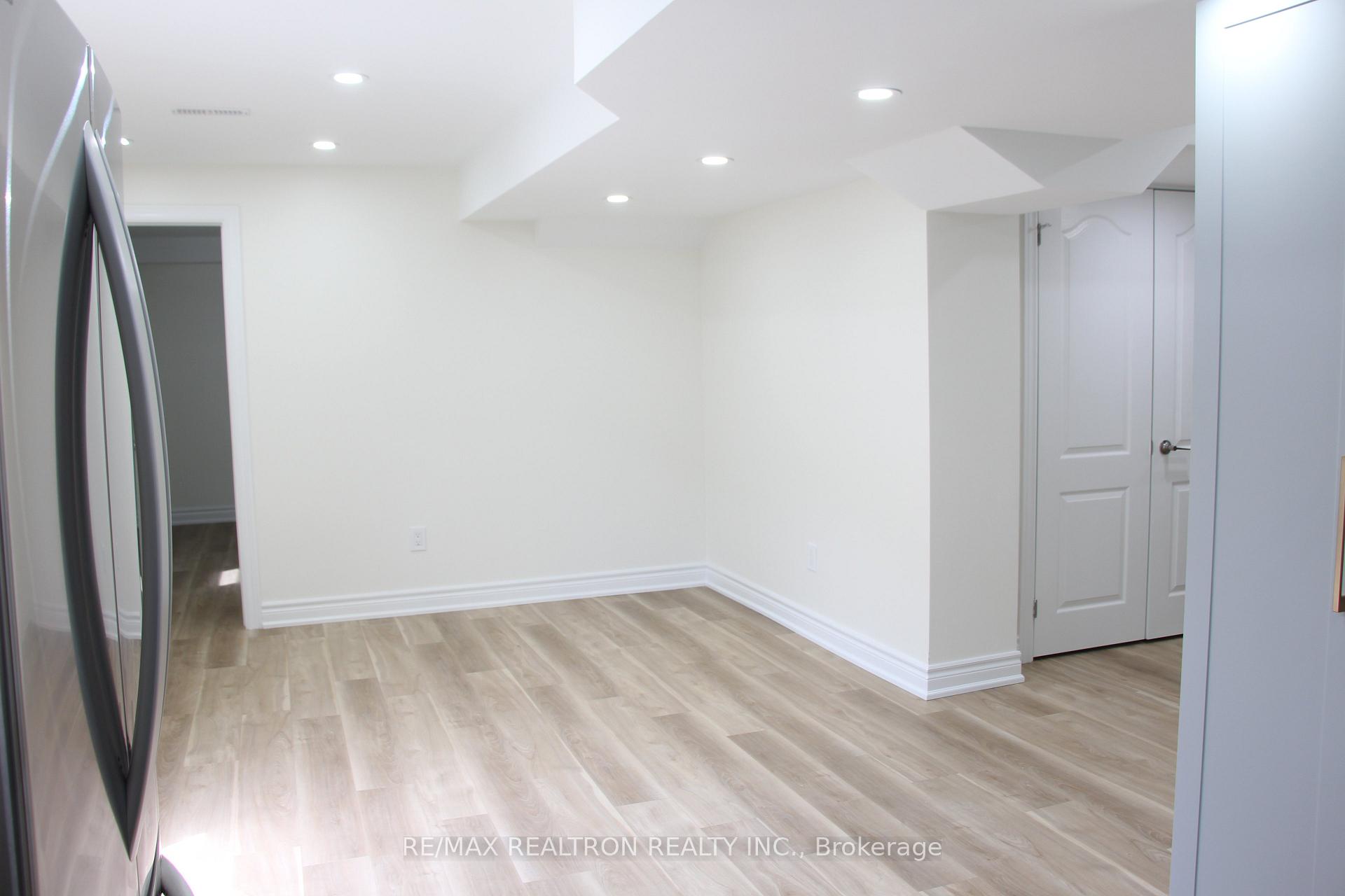 60 Gamble Drive Bsmnt, Ajax — photo 2 of 5