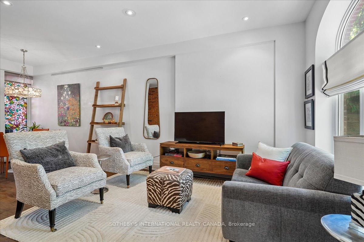257 Booth Avenue, Toronto E01 — photo 3 of 5