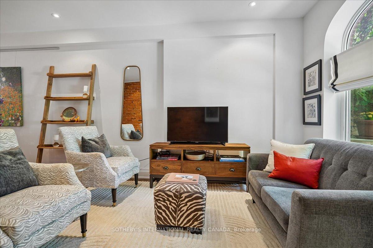 257 Booth Avenue, Toronto E01 — photo 4 of 5