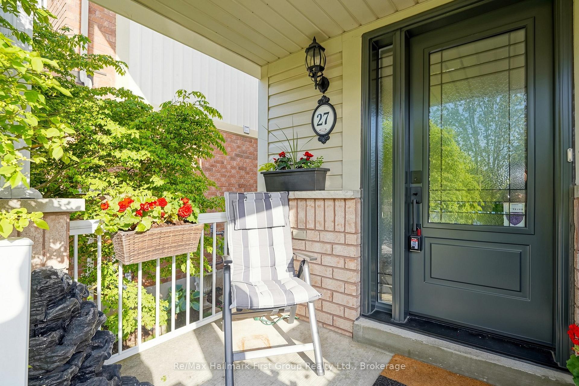 27 Robideau Place, Whitby — photo 2 of 5