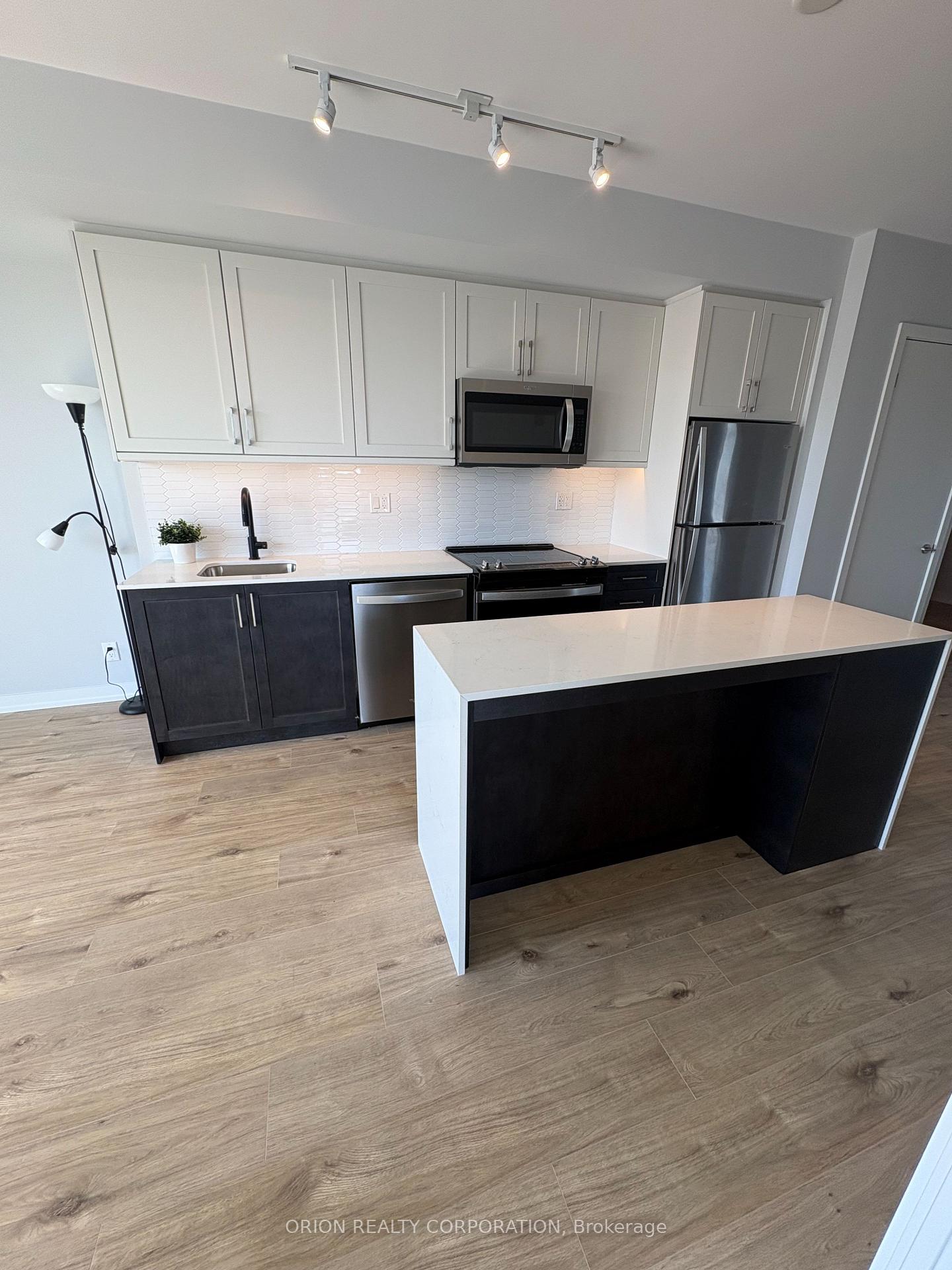 201 Brock Street S 408, Whitby — photo 2 of 5