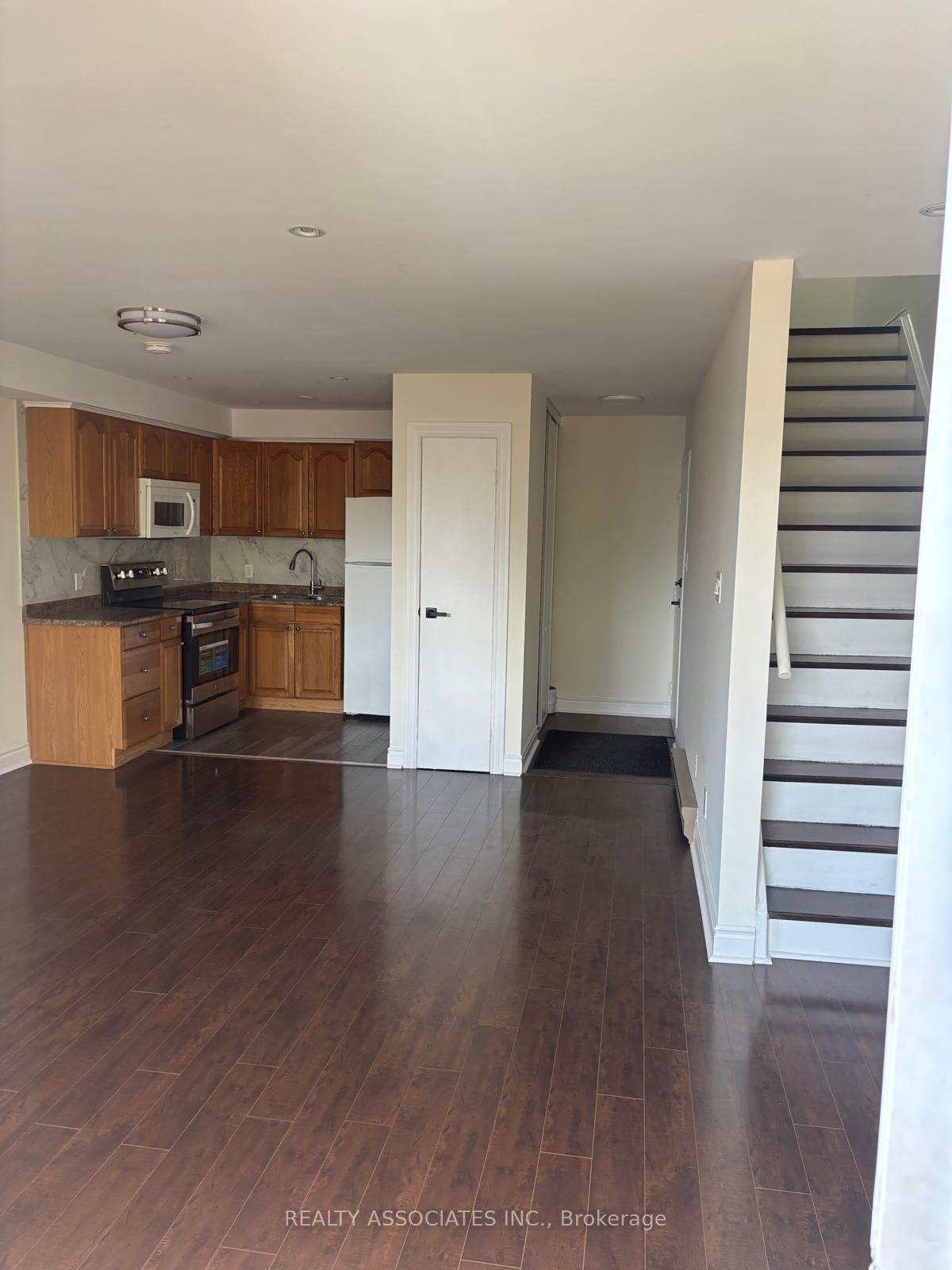 1389 Danforth Avenue B, Toronto E01, ON M4J 1N2 — Toronto E01, Ontario