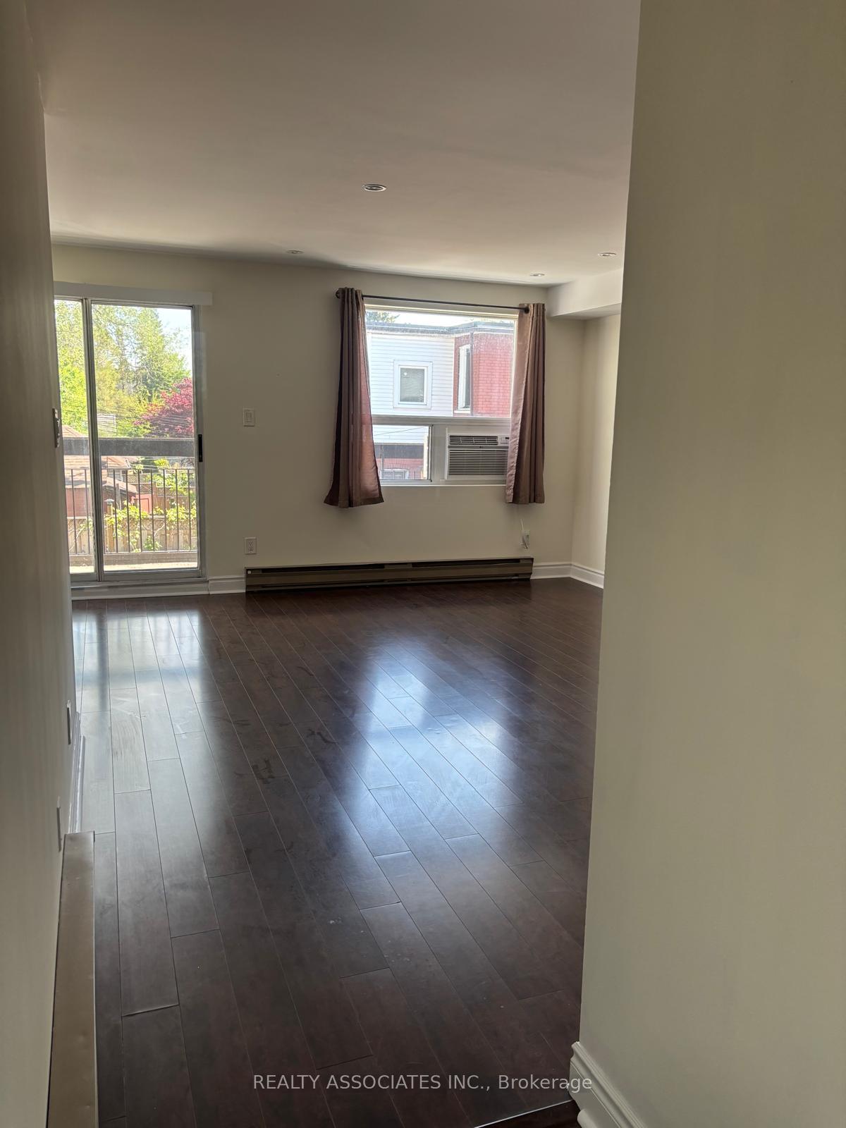 1389 Danforth Avenue B, Toronto E01 — photo 5 of 5