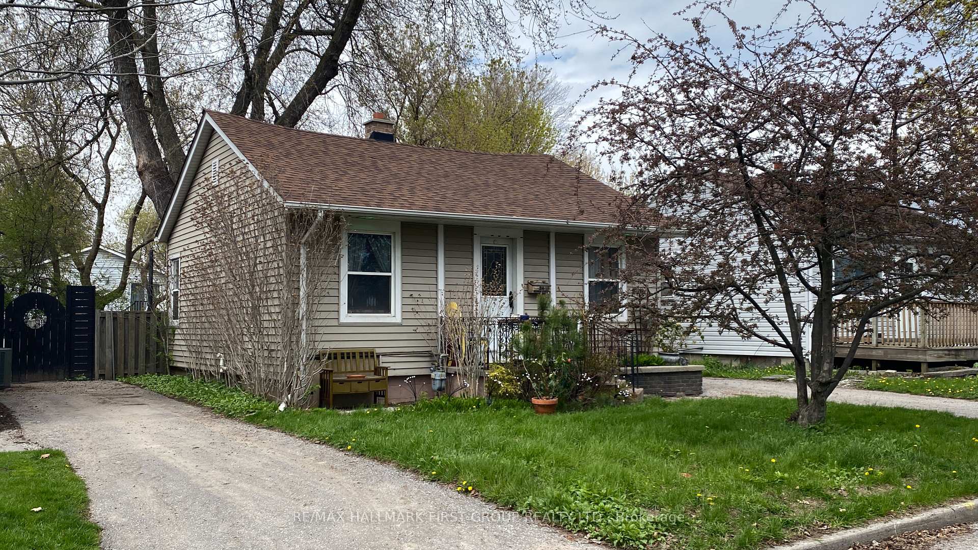 24 George Street, Ajax — photo 2 of 5
