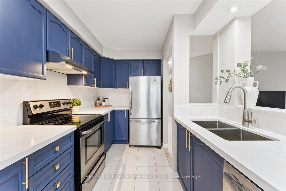 10 Plantation Court, Whitby — photo 4 of 5