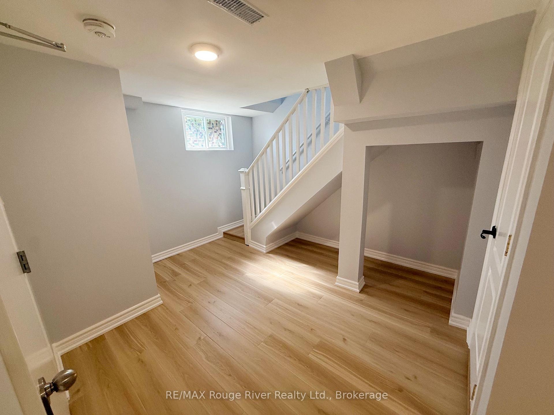 200 Trent Street E, Whitby — photo 2 of 5