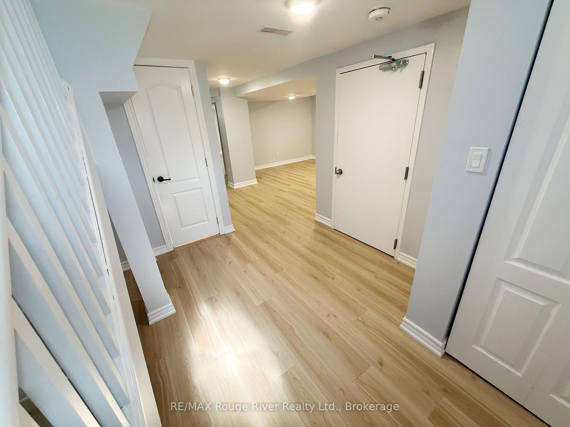 200 Trent Street E, Whitby — photo 3 of 5