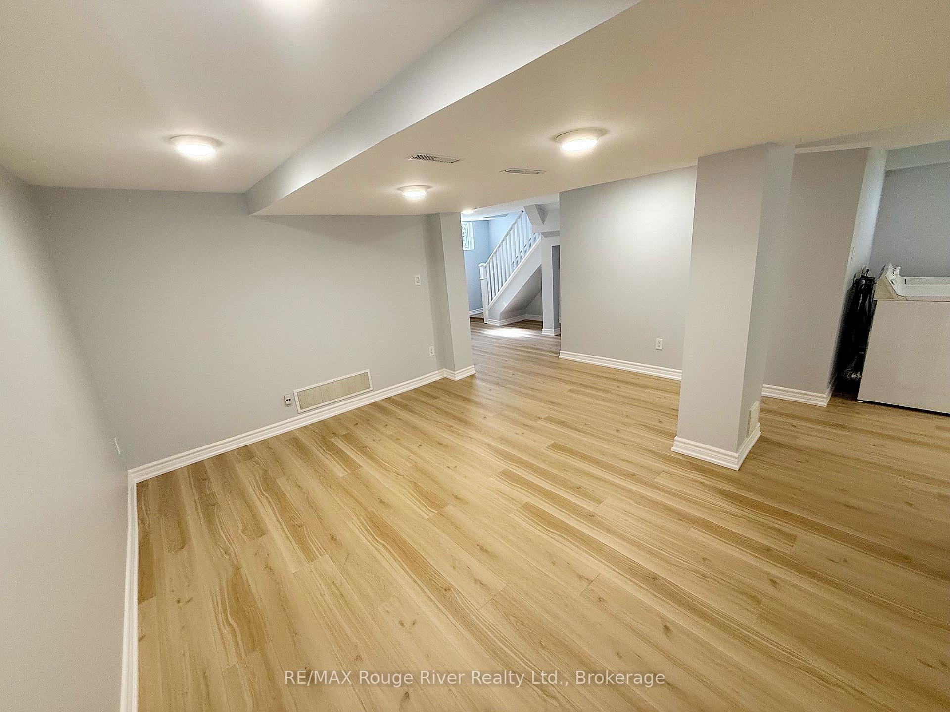 200 Trent Street E, Whitby — photo 4 of 5